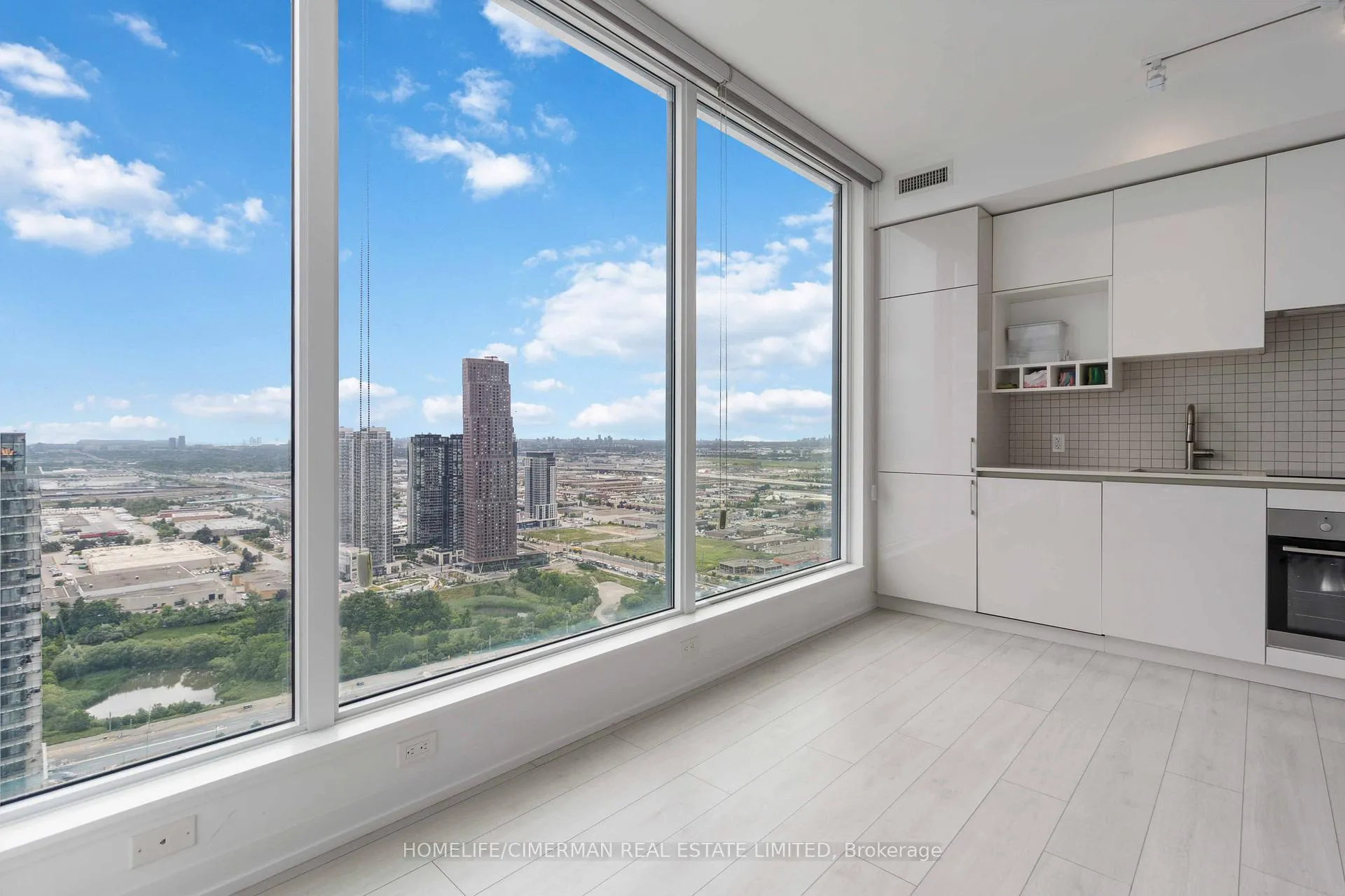 Photo 9 of Unit 4502, 5 Buttermill Avenue, Vaughan, Vaughan Corporate Centre — HOMEH
