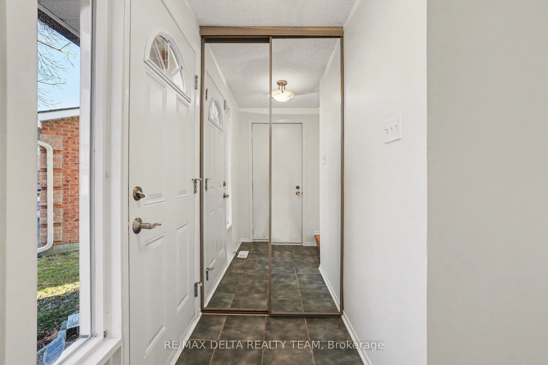 Photo 4 of 8A Millrise Lane, Ottawa, Centrepointe — HOMEH