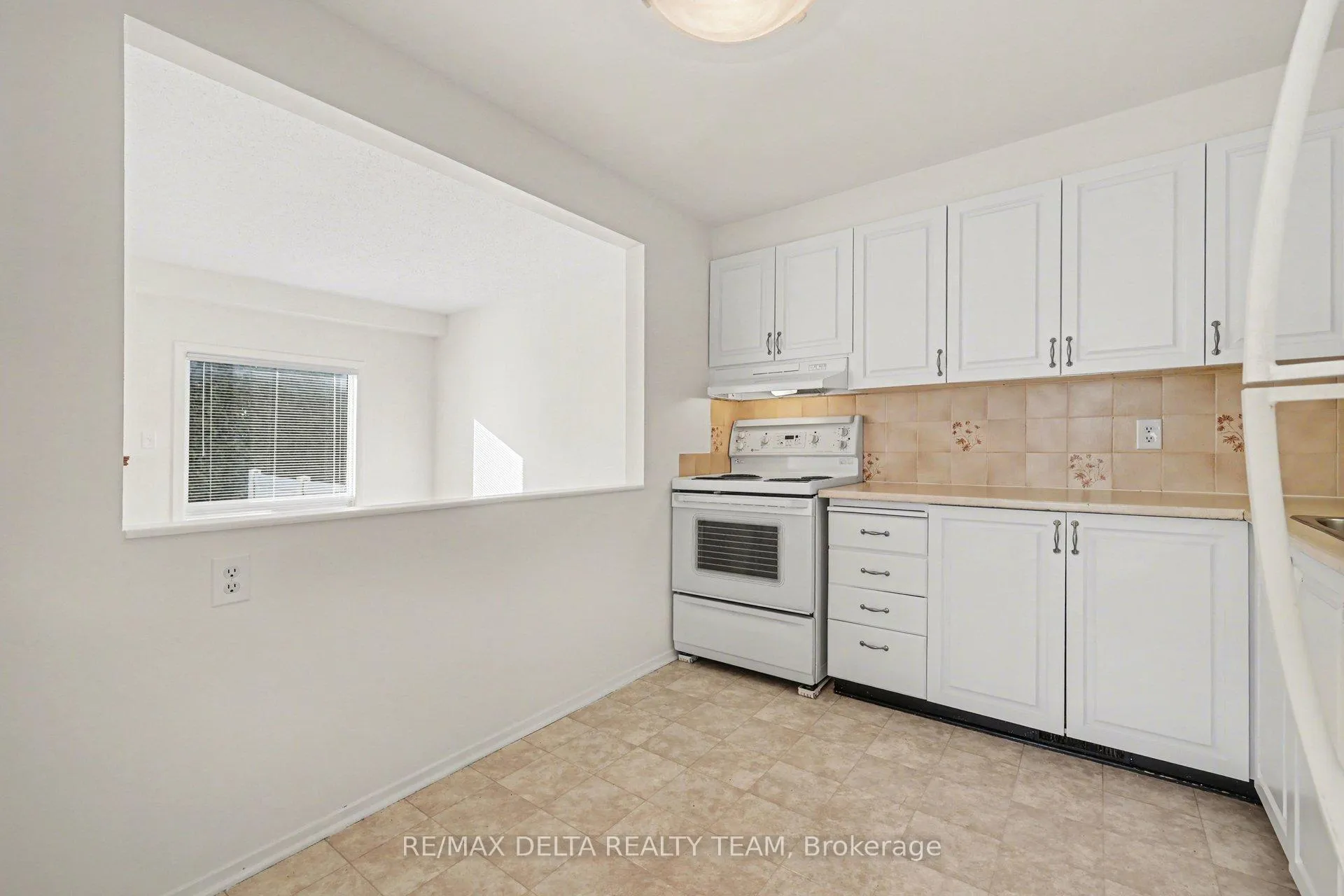 Photo 13 of 8A Millrise Lane, Ottawa, Centrepointe — HOMEH