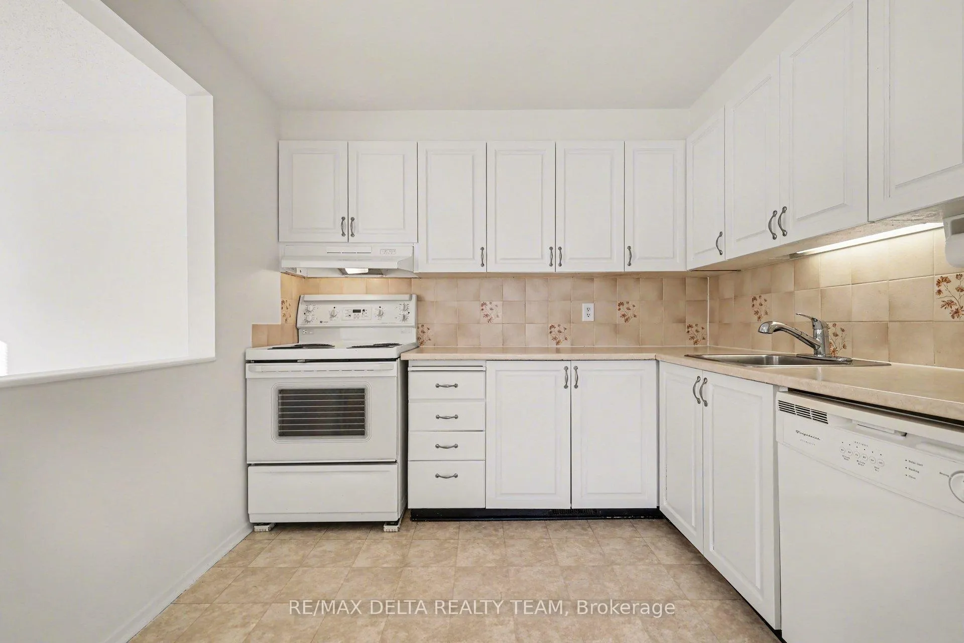 Photo 16 of 8A Millrise Lane, Ottawa, Centrepointe — HOMEH