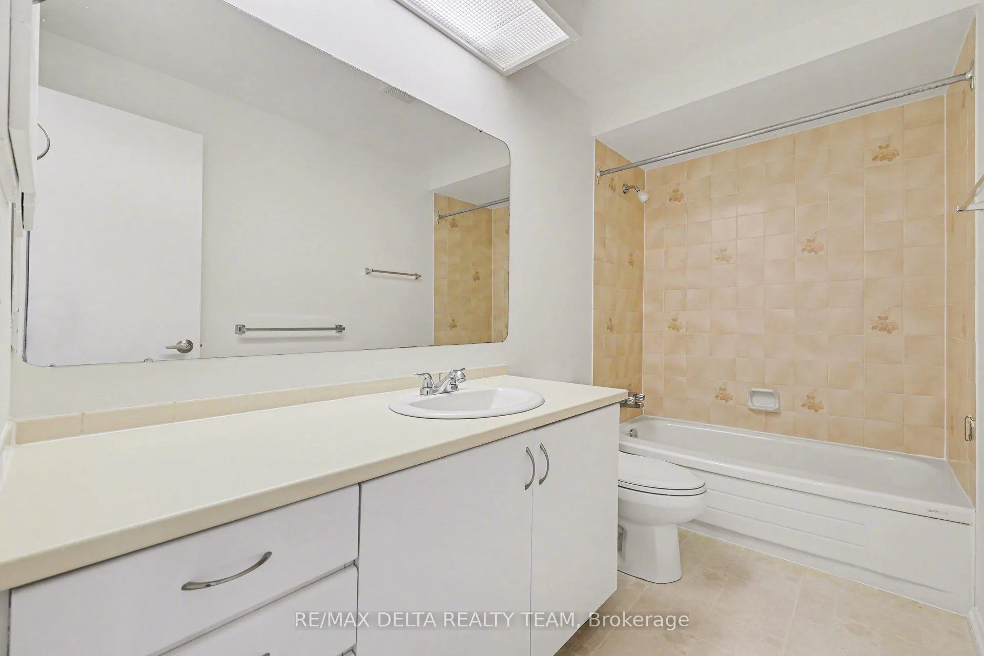 Photo 25 of 8A Millrise Lane, Ottawa, Centrepointe — HOMEH