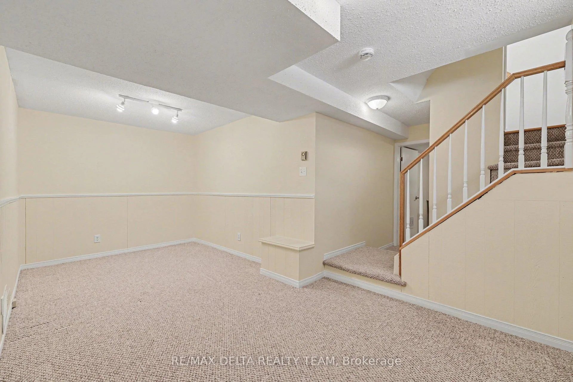 Photo 26 of 8A Millrise Lane, Ottawa, Centrepointe — HOMEH