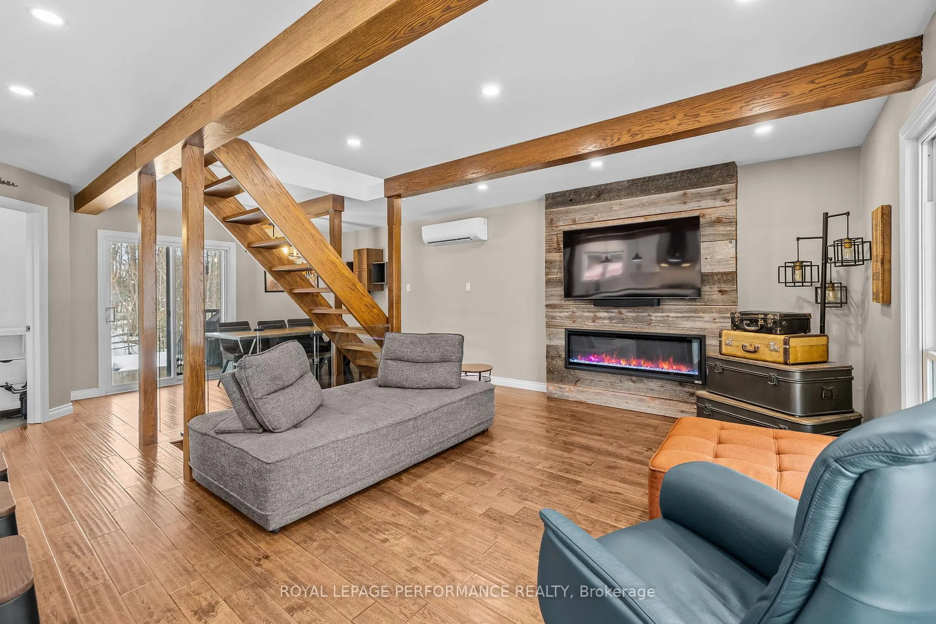 Photo 10 of 1113 Armstrong Road, Ottawa, Cumberland Estates — HOMEH