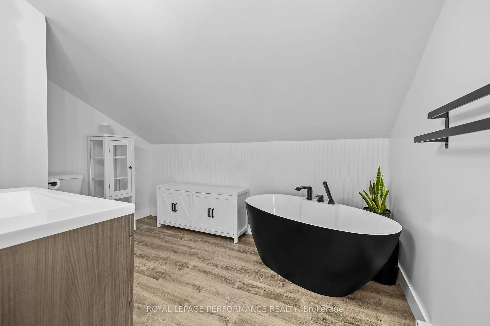 Photo 21 of 1113 Armstrong Road, Ottawa, Cumberland Estates — HOMEH