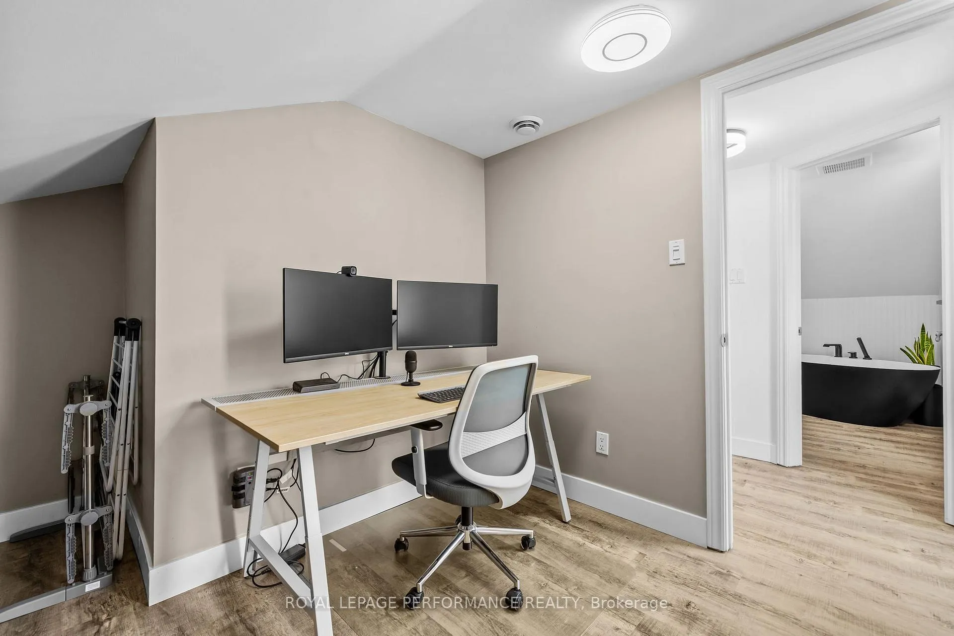 Photo 24 of 1113 Armstrong Road, Ottawa, Cumberland Estates — HOMEH