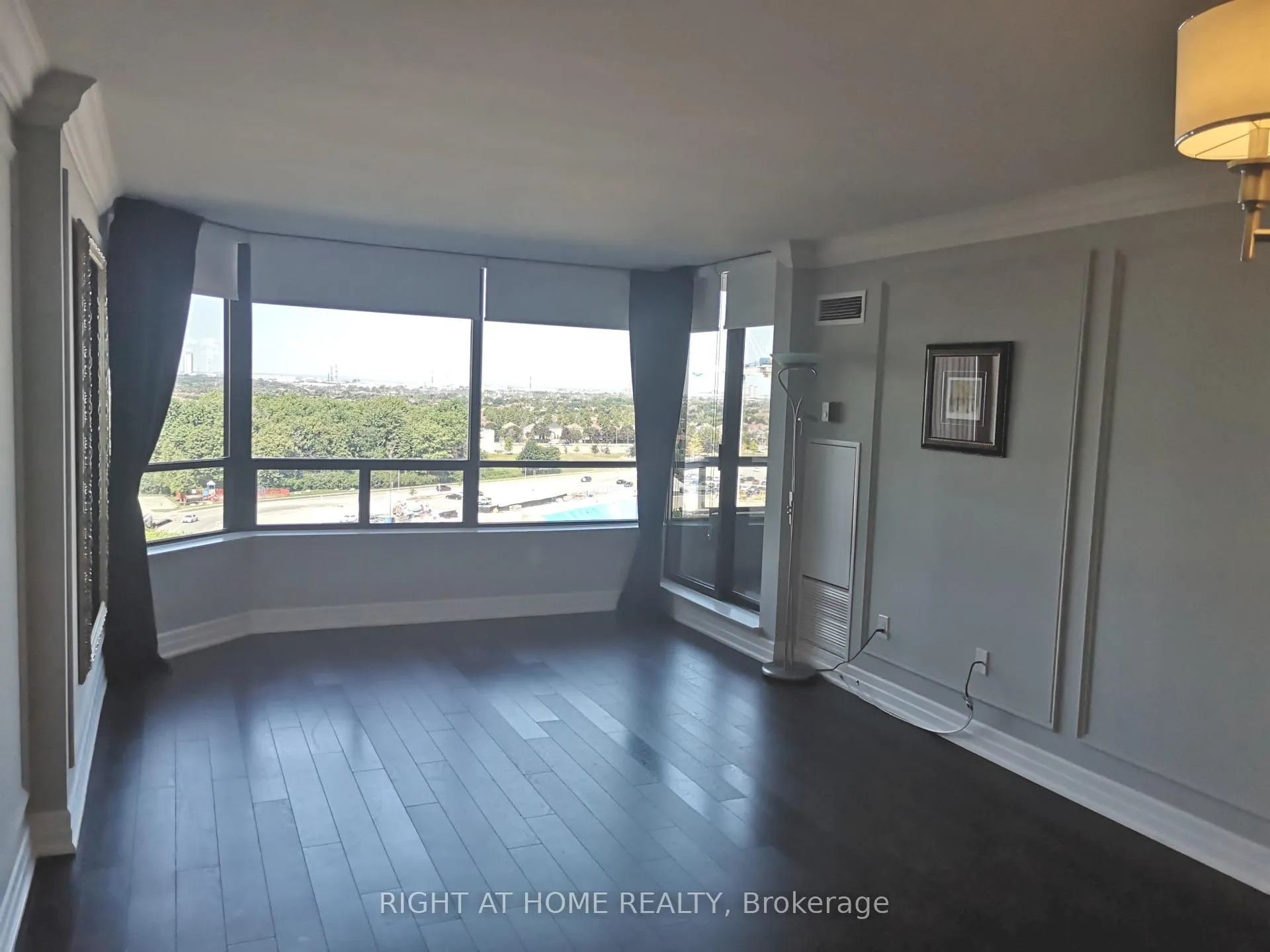Photo 7 of Unit 1102, 7440 Bathurst Street, Vaughan, Brownridge — HOMEH