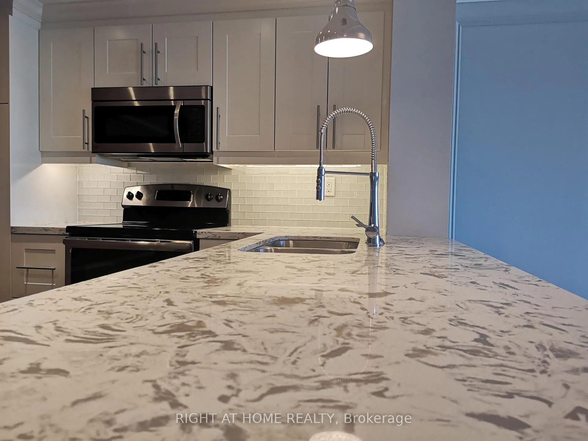 Photo 11 of Unit 1102, 7440 Bathurst Street, Vaughan, Brownridge — HOMEH