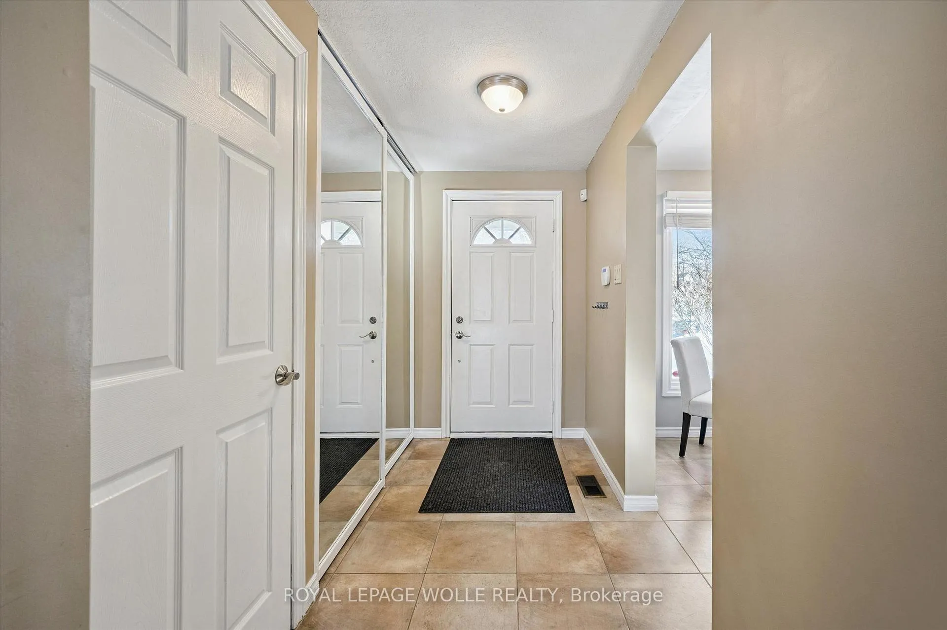 Photo 5 of 536 Westvale Drive, Waterloo — HOMEH