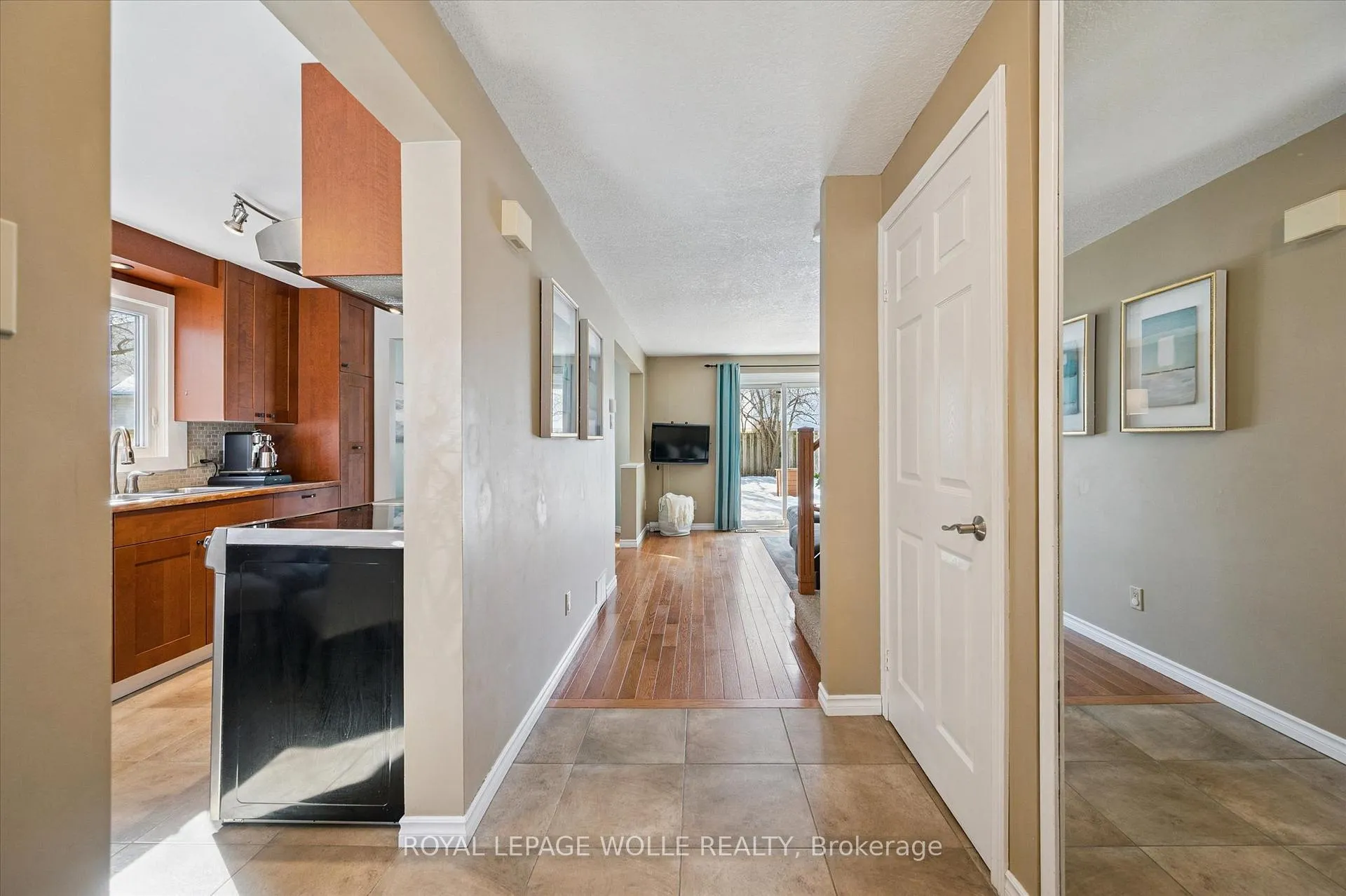 Photo 6 of 536 Westvale Drive, Waterloo — HOMEH