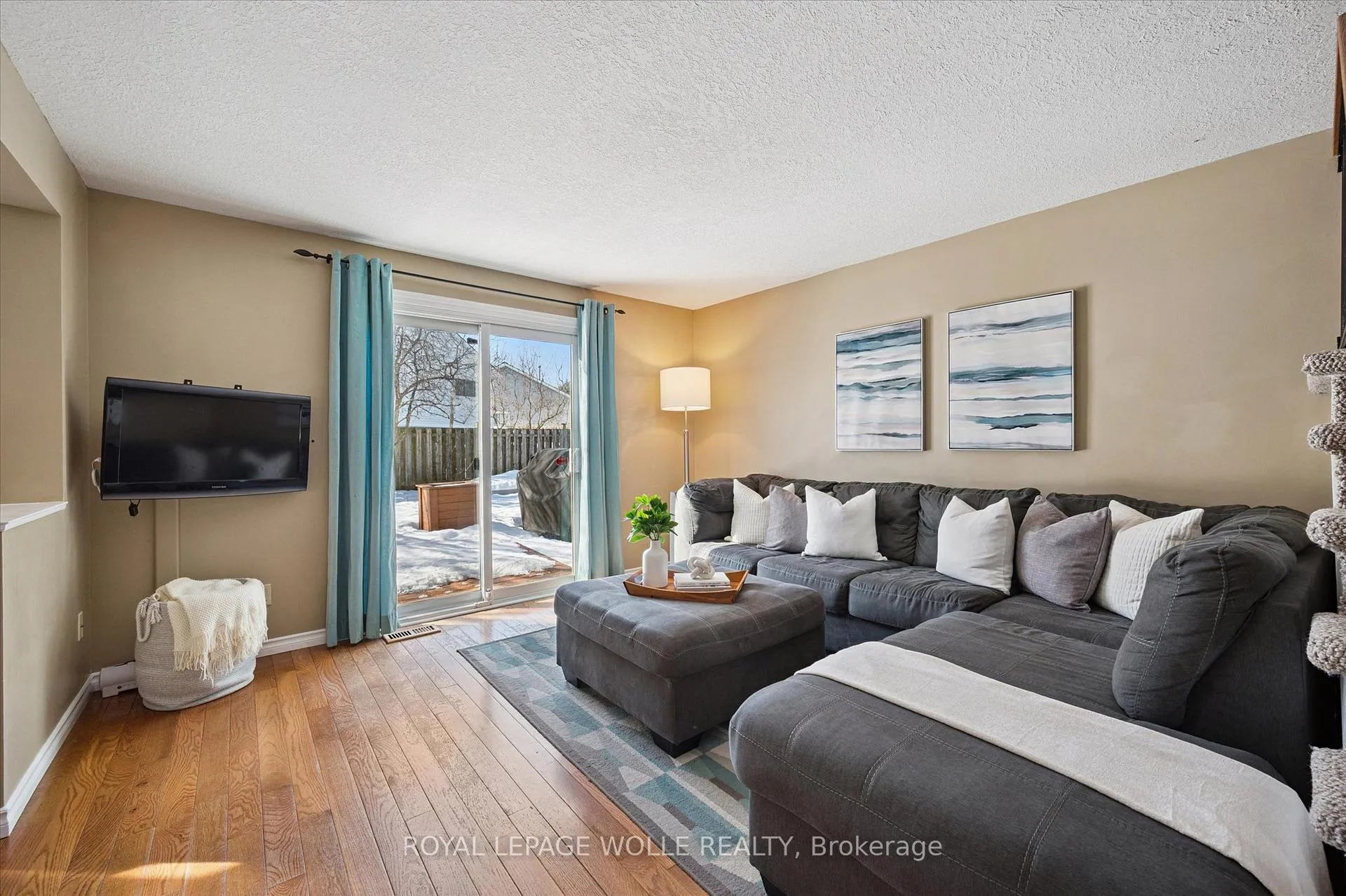 Photo 7 of 536 Westvale Drive, Waterloo — HOMEH