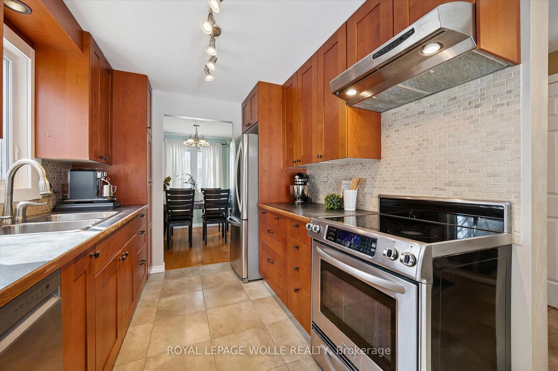 Photo 11 of 536 Westvale Drive, Waterloo — HOMEH