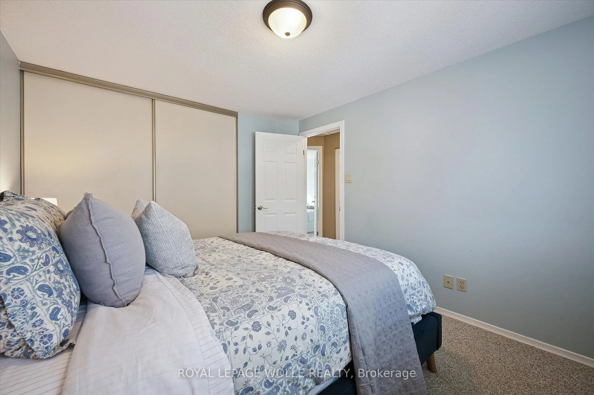 Photo 14 of 536 Westvale Drive, Waterloo — HOMEH