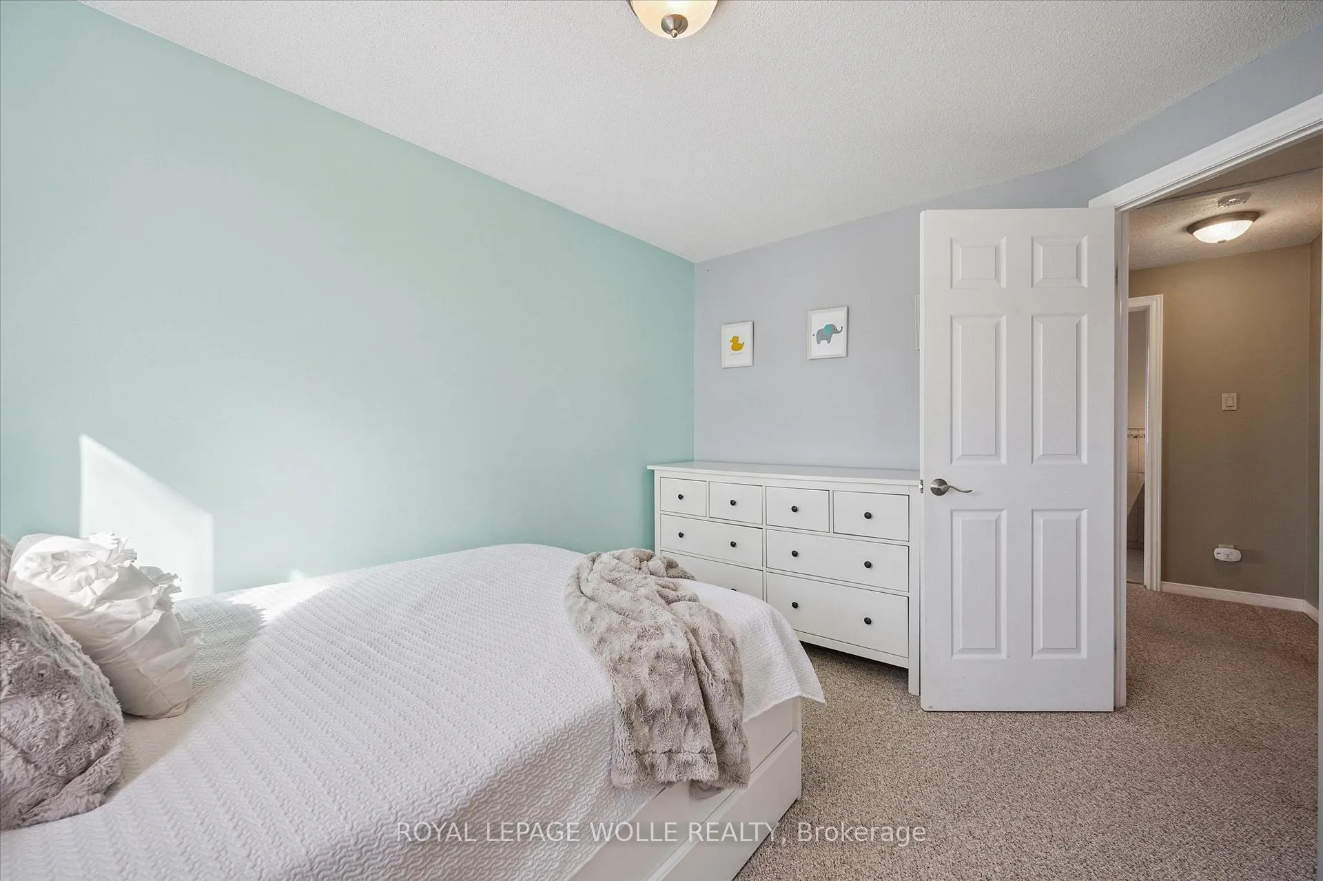 Photo 18 of 536 Westvale Drive, Waterloo — HOMEH