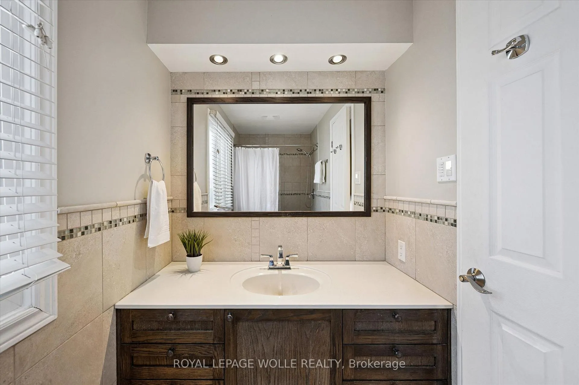 Photo 19 of 536 Westvale Drive, Waterloo — HOMEH