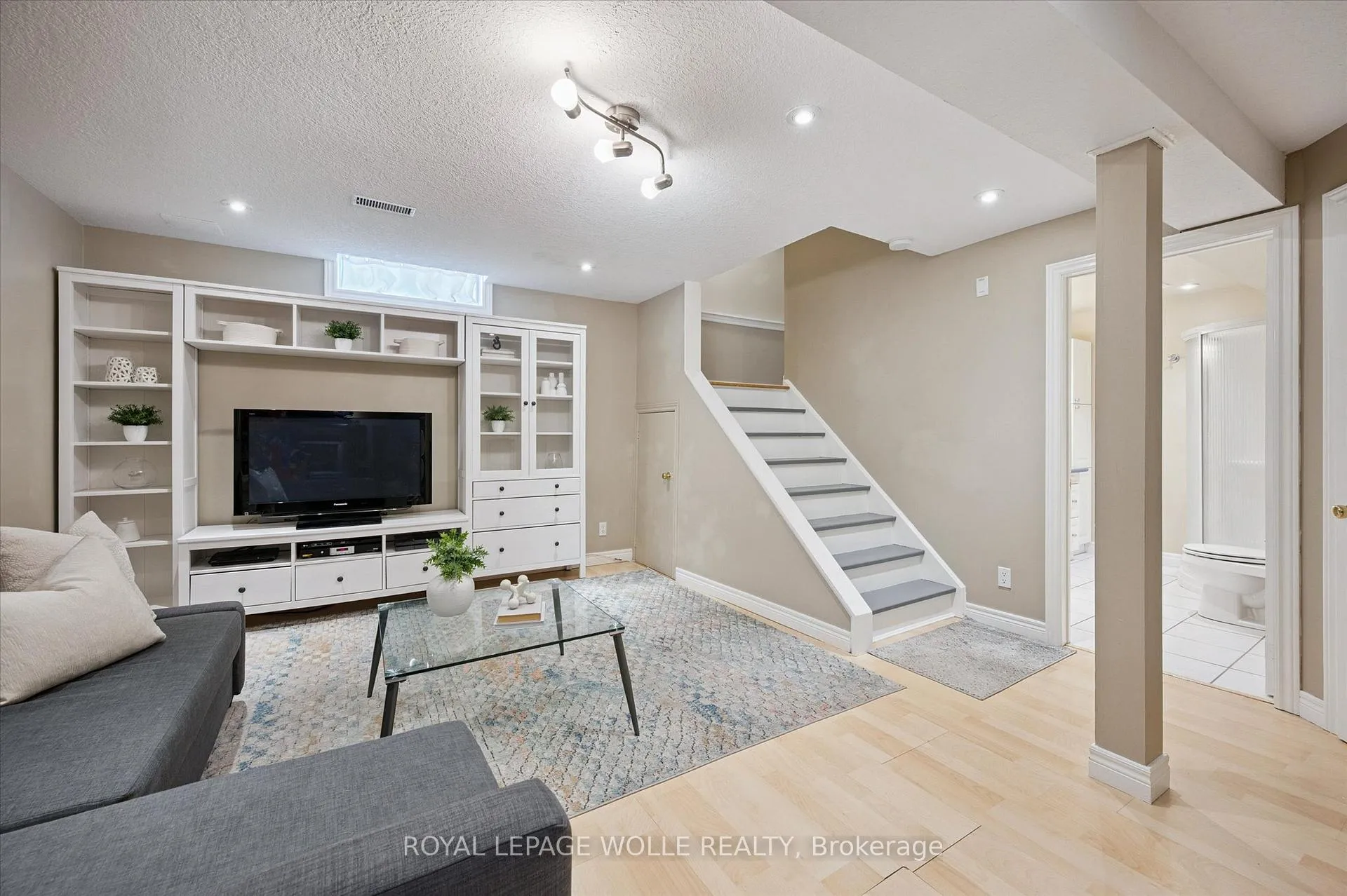 Photo 22 of 536 Westvale Drive, Waterloo — HOMEH