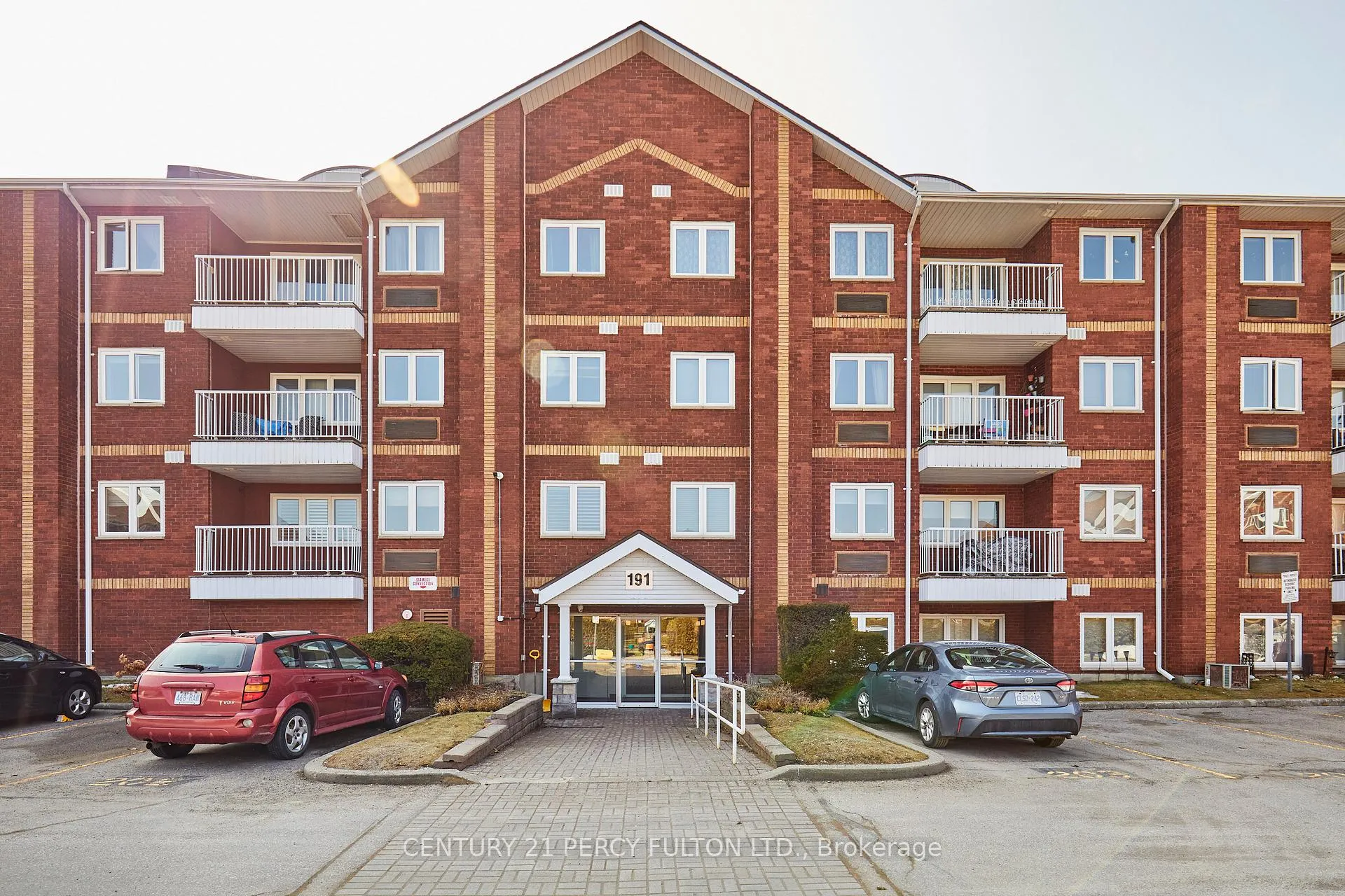 Photo 4 of Unit 201, 191 Lake Driveway, Ajax, South West — HOMEH
