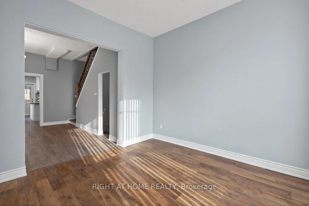 Photo 5 of 141 Ray Street N, Hamilton, Strathcona — HOMEH