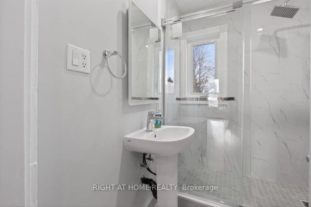 Photo 21 of 141 Ray Street N, Hamilton, Strathcona — HOMEH