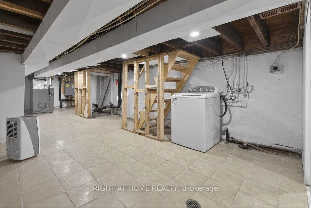 Photo 29 of 141 Ray Street N, Hamilton, Strathcona — HOMEH