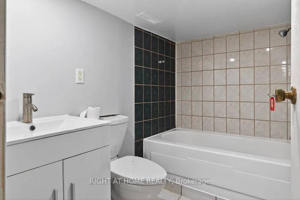 Photo 30 of 141 Ray Street N, Hamilton, Strathcona — HOMEH