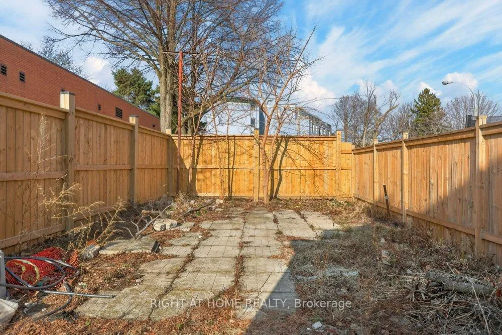 Photo 33 of 141 Ray Street N, Hamilton, Strathcona — HOMEH