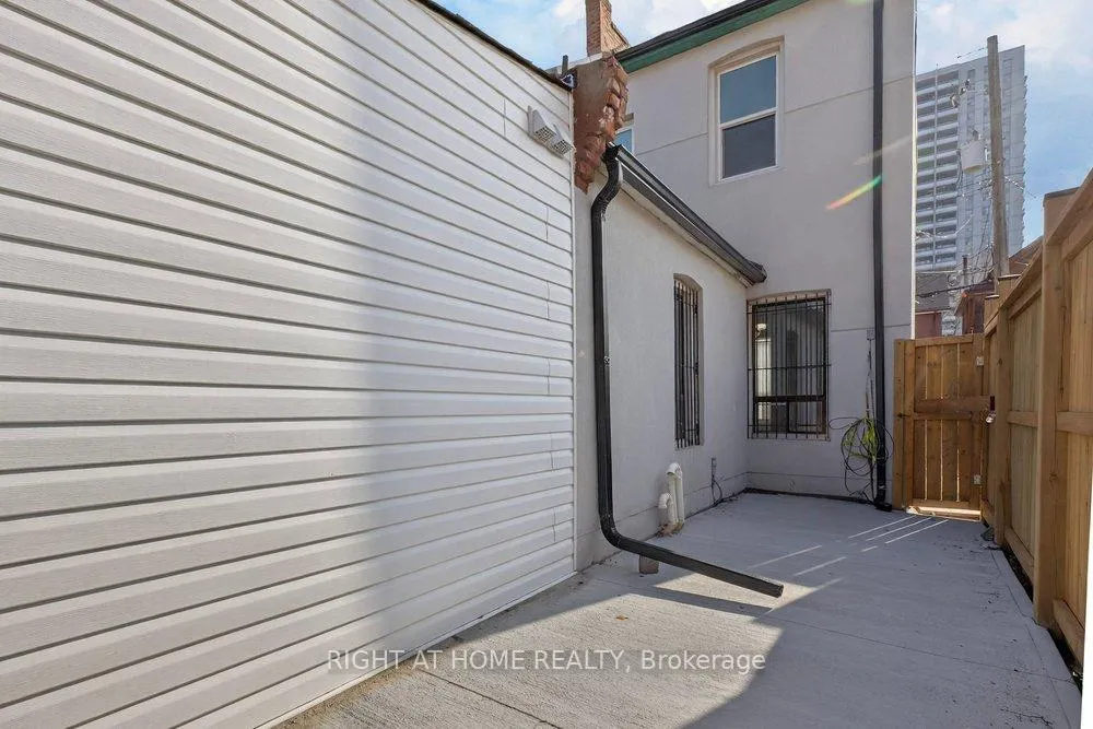 Photo 34 of 141 Ray Street N, Hamilton, Strathcona — HOMEH