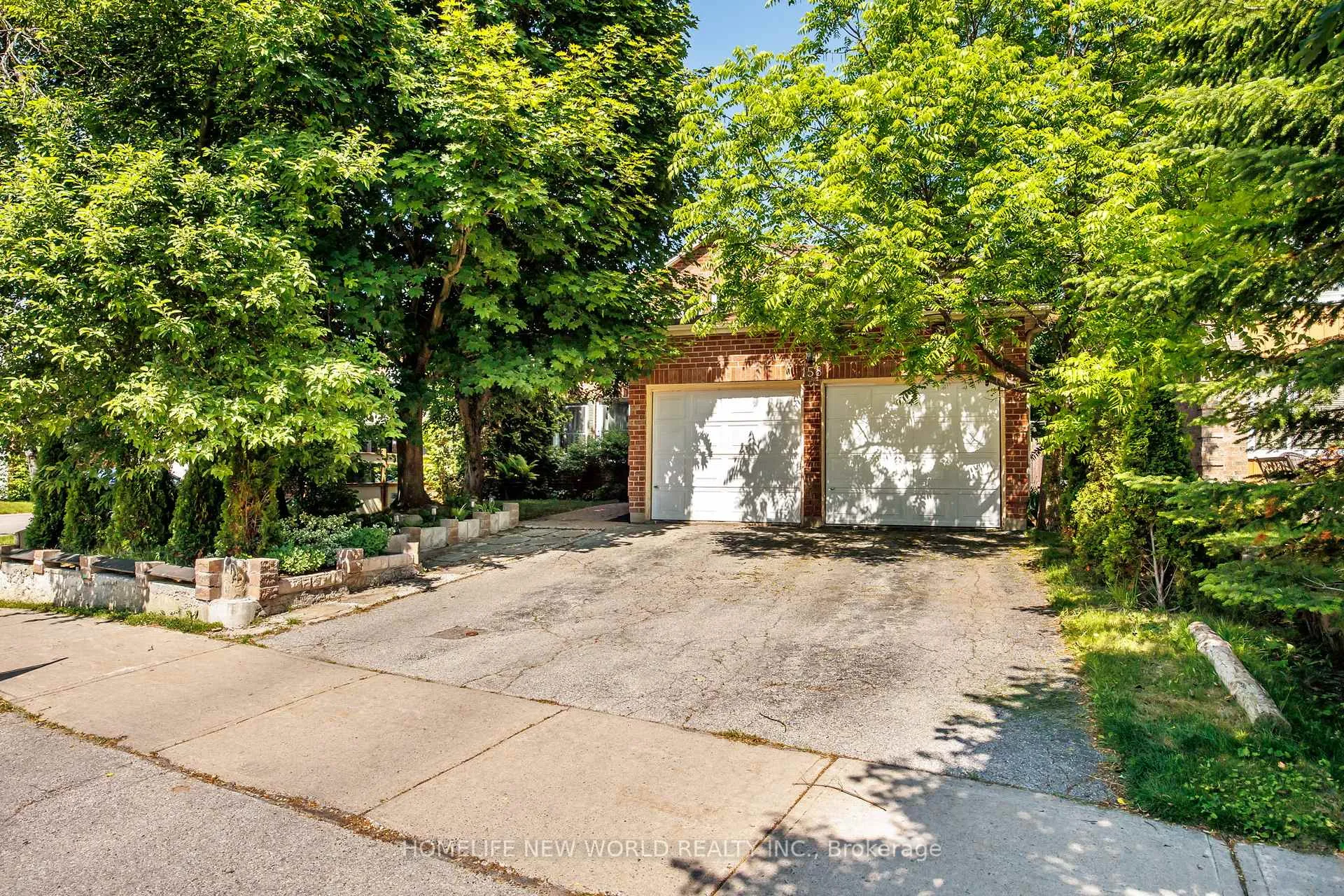 Photo 3 of 158 Murray Drive, Aurora, Aurora Highlands — HOMEH