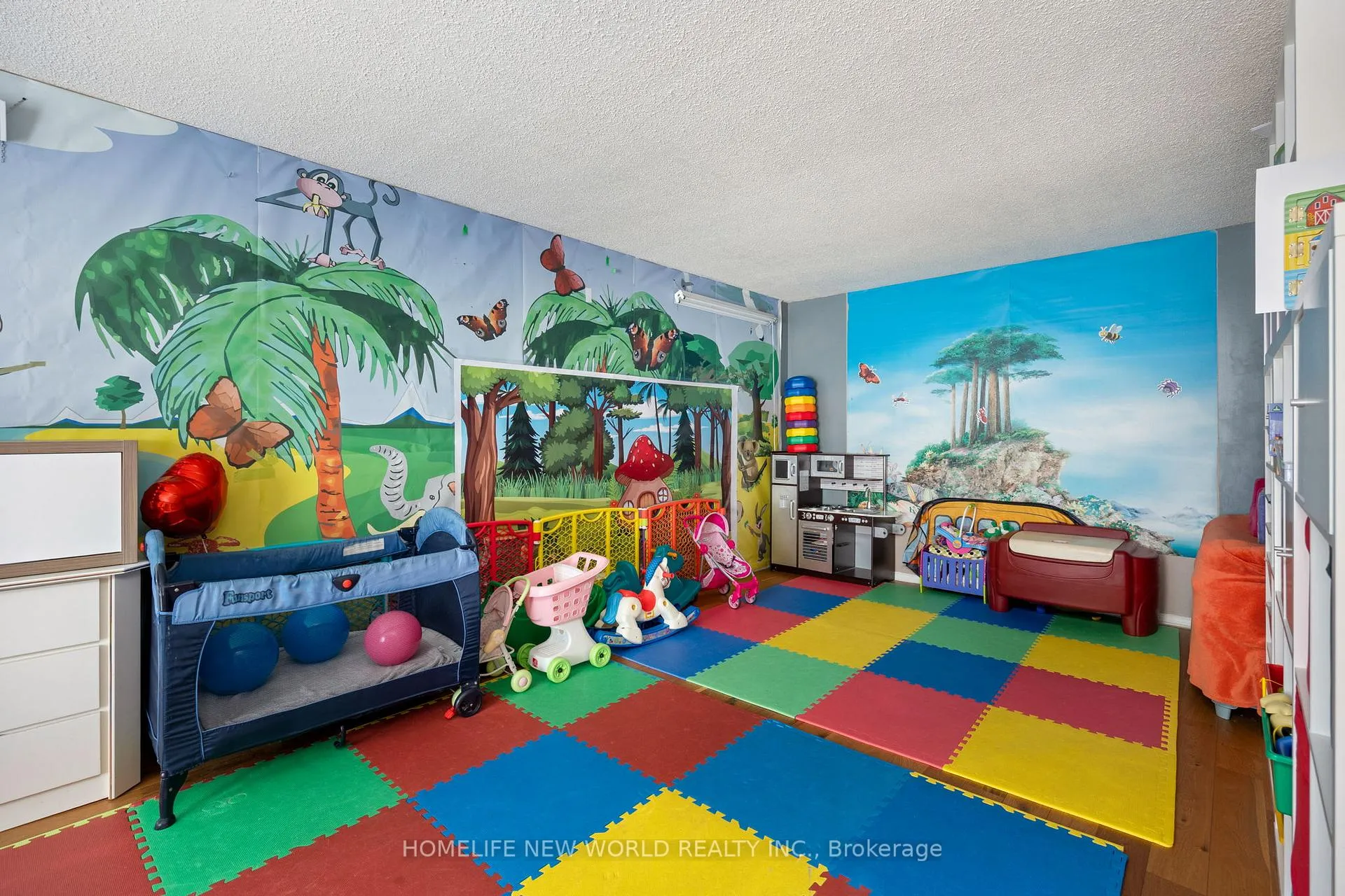 Photo 38 of 158 Murray Drive, Aurora, Aurora Highlands — HOMEH