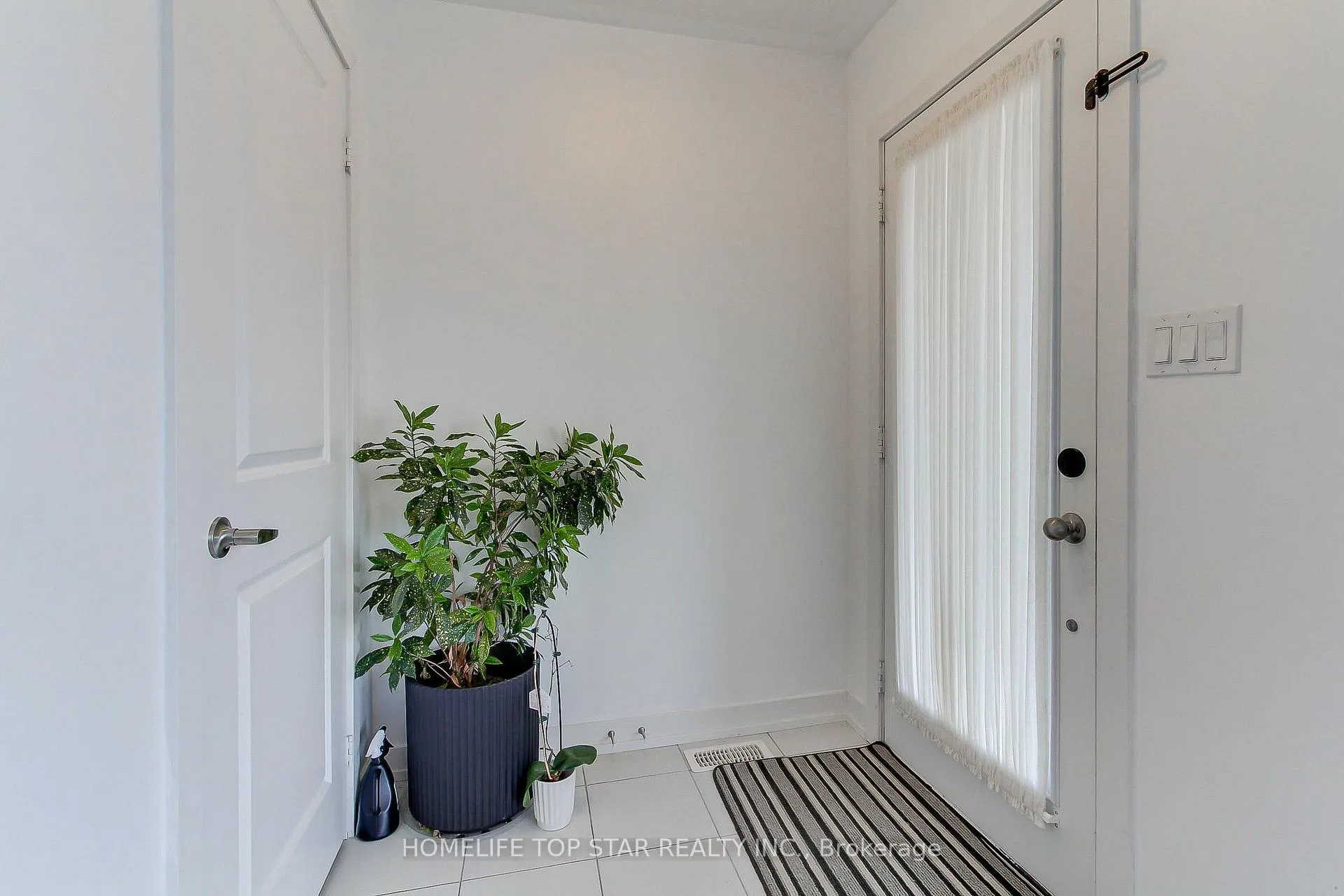 Photo 3 of 2646 Castlegate Crossing Drive, Pickering, Duffin Heights — HOMEH