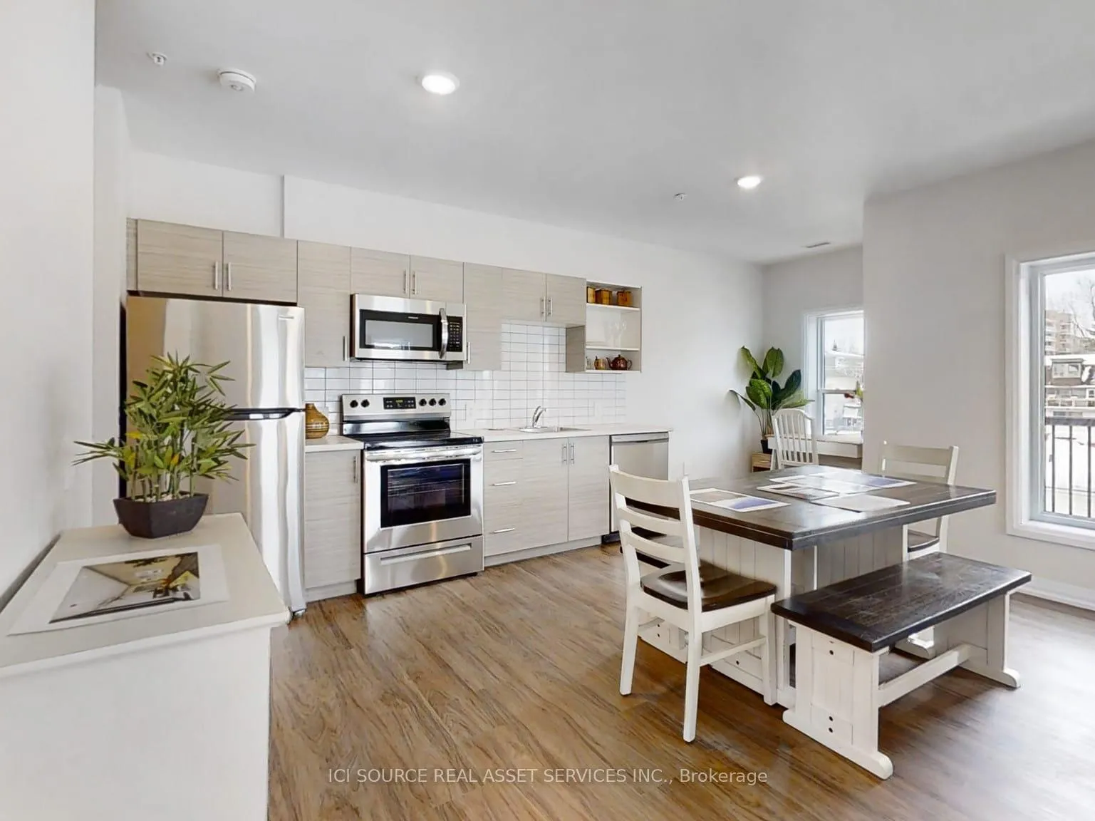 Photo of Unit 208, 77 William Street N