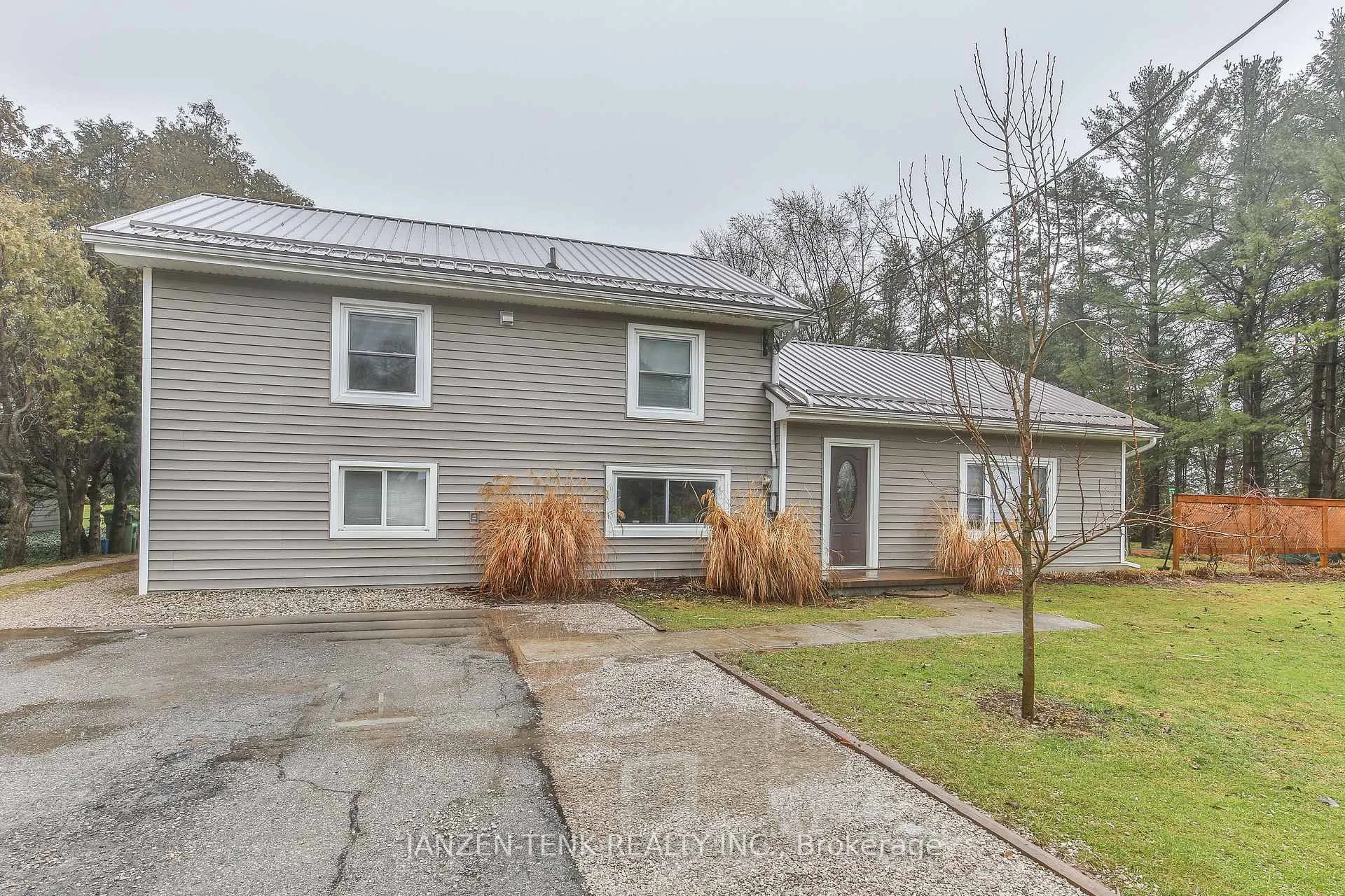 Photo 2 of 9114 Rogers Road, Malahide, Rural Malahide — HOMEH