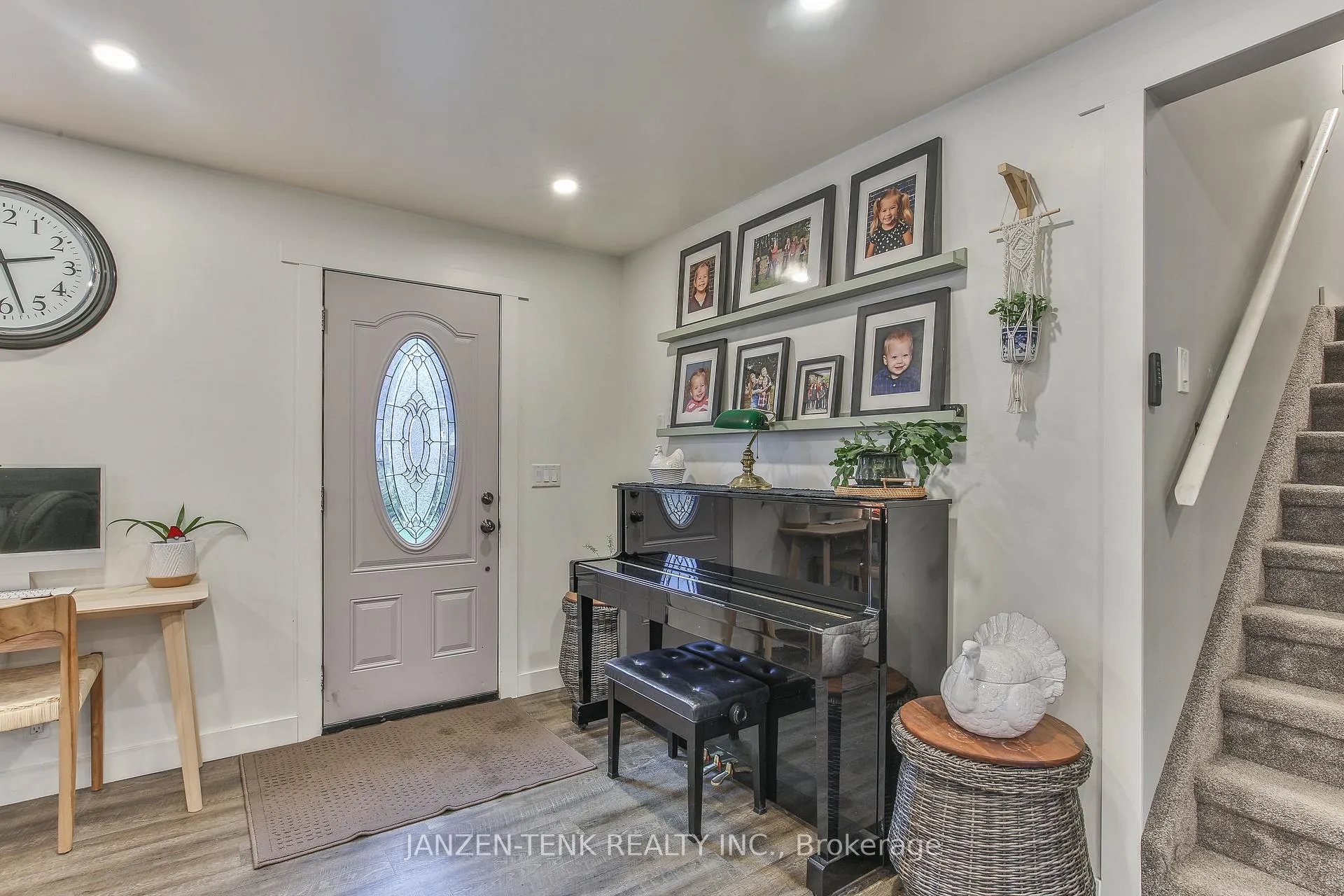 Photo 4 of 9114 Rogers Road, Malahide, Rural Malahide — HOMEH