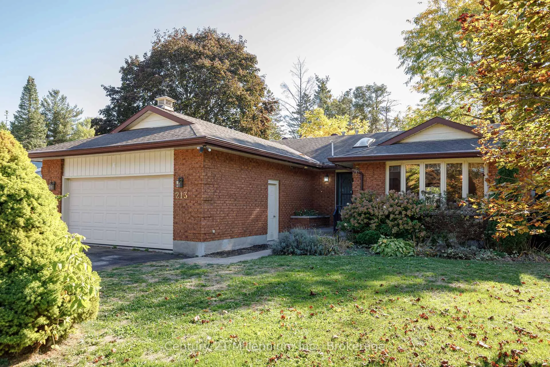 Photo 2 of 213 Jane Street, Clearview, Stayner — HOMEH
