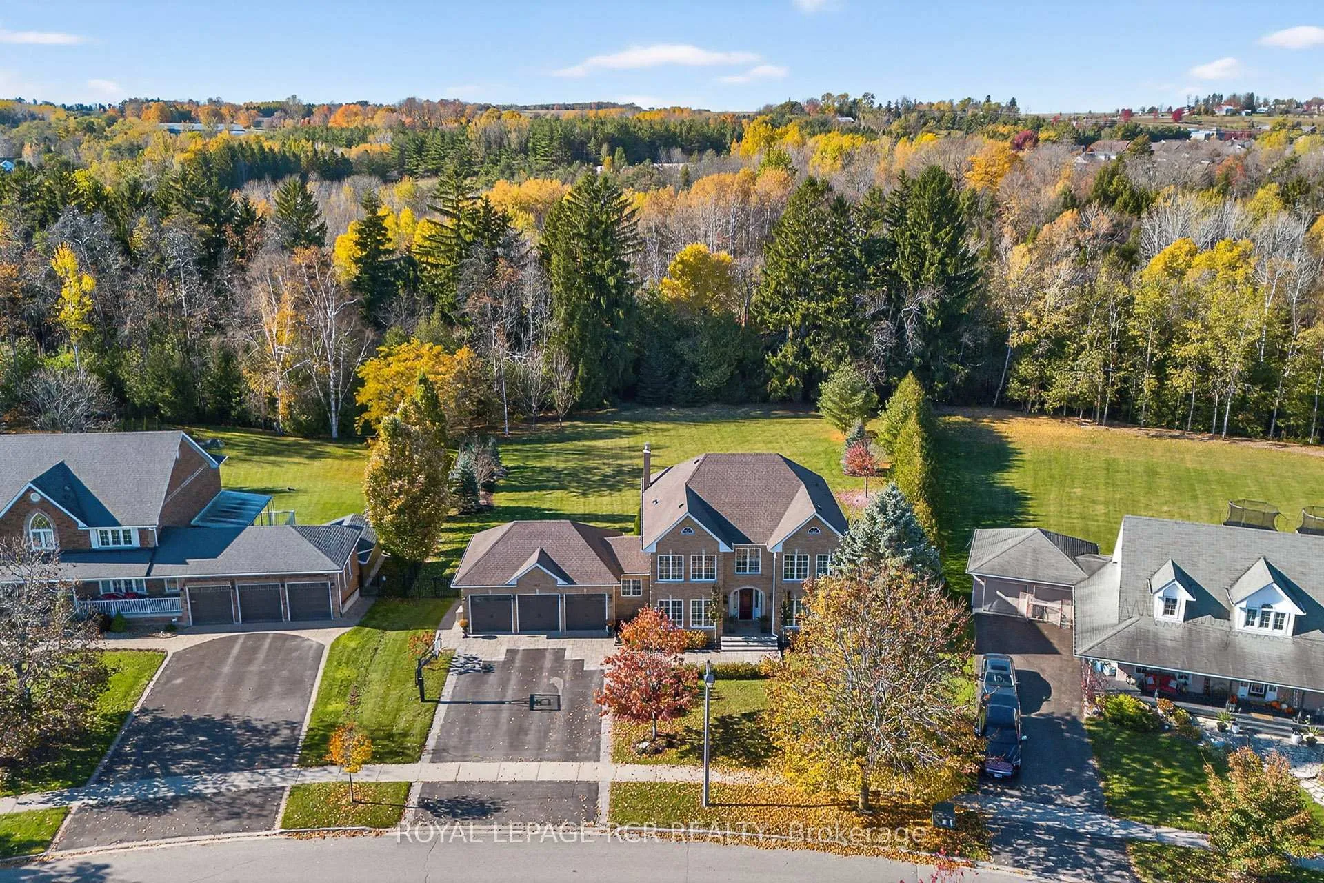 Photo 3 of 40 Campbell Drive, Uxbridge — HOMEH