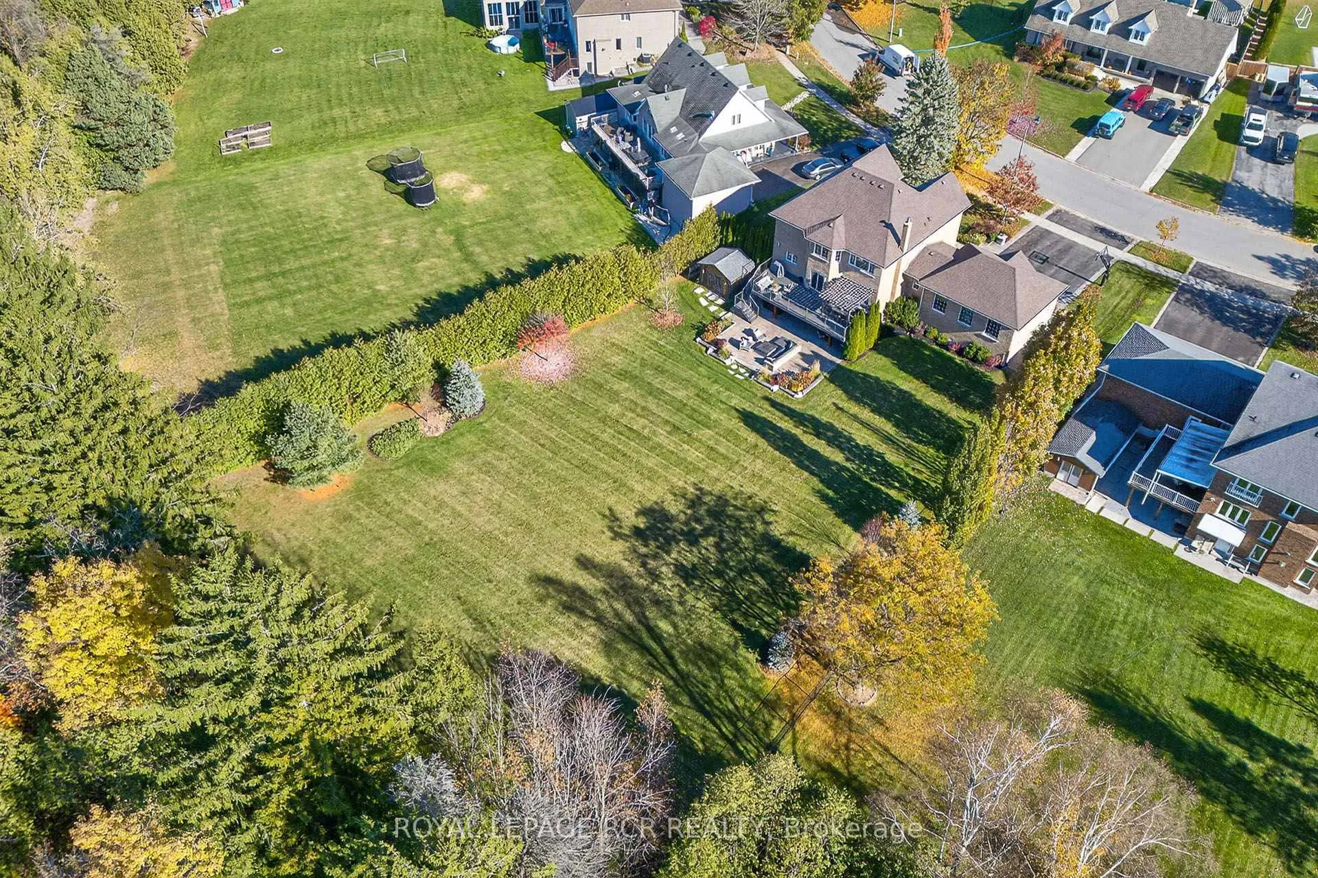 Photo 48 of 40 Campbell Drive, Uxbridge — HOMEH