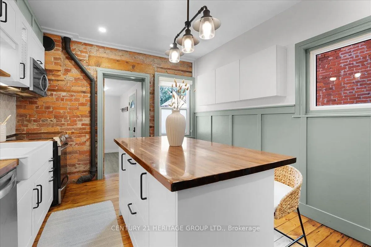 Photo 11 of 40 Emerald Street N, Hamilton, Landsdale — HOMEH