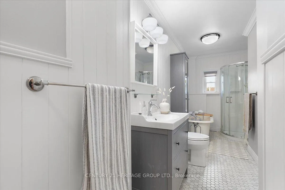 Photo 26 of 40 Emerald Street N, Hamilton, Landsdale — HOMEH