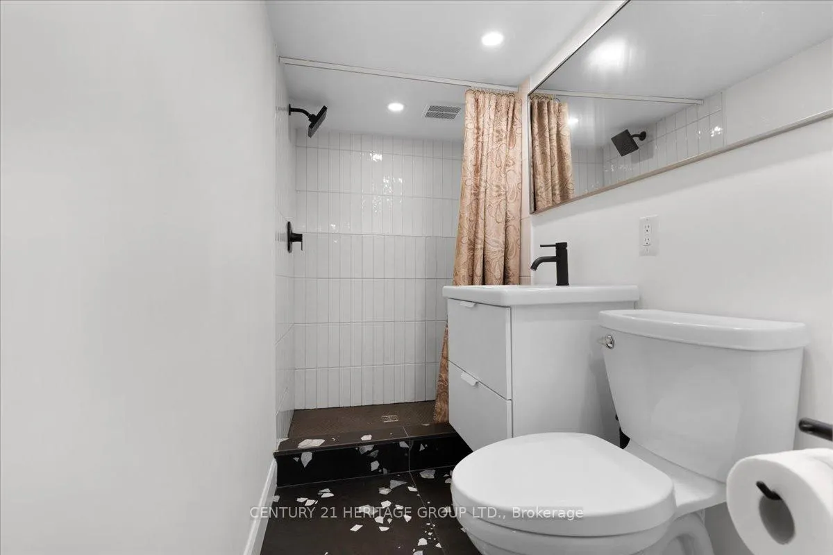 Photo 43 of 40 Emerald Street N, Hamilton, Landsdale — HOMEH