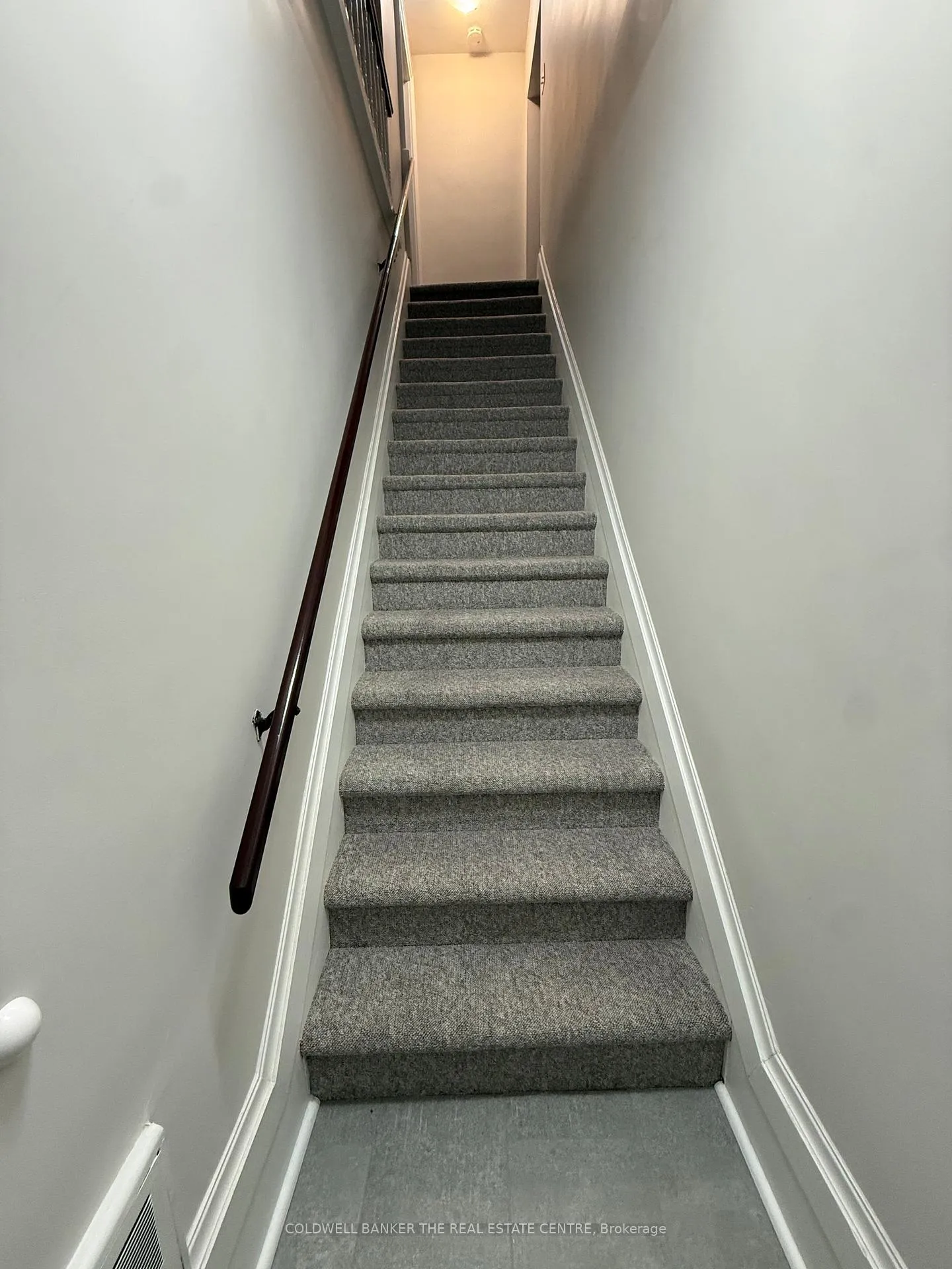 Photo 4 of Unit Upper, 59B Wellington Street E, Aurora, Aurora Village — HOMEH