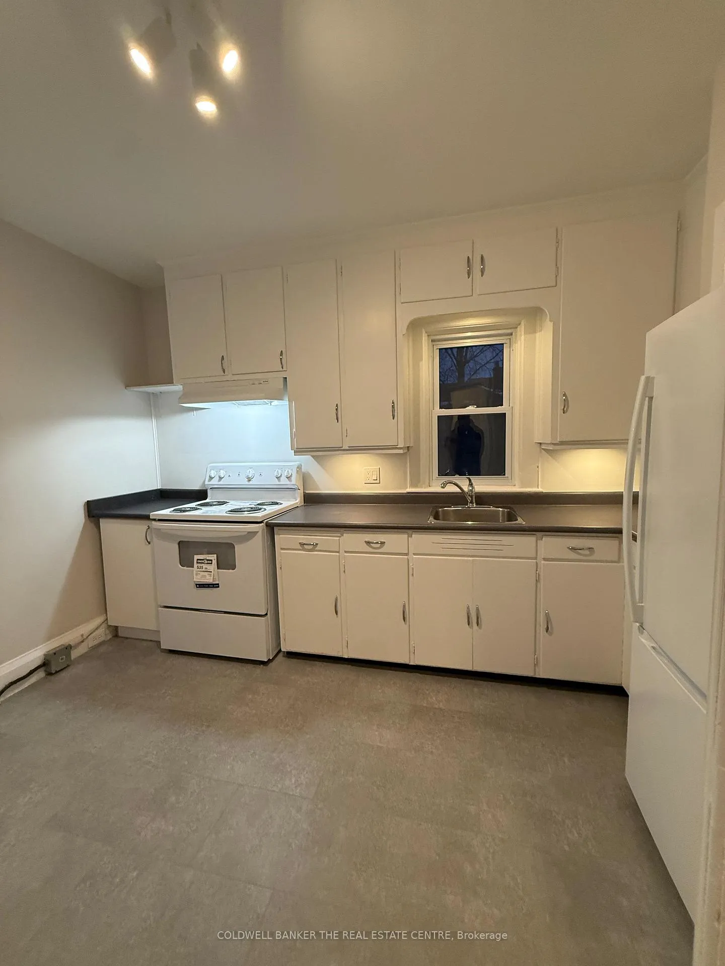 Photo 6 of Unit Upper, 59B Wellington Street E, Aurora, Aurora Village — HOMEH
