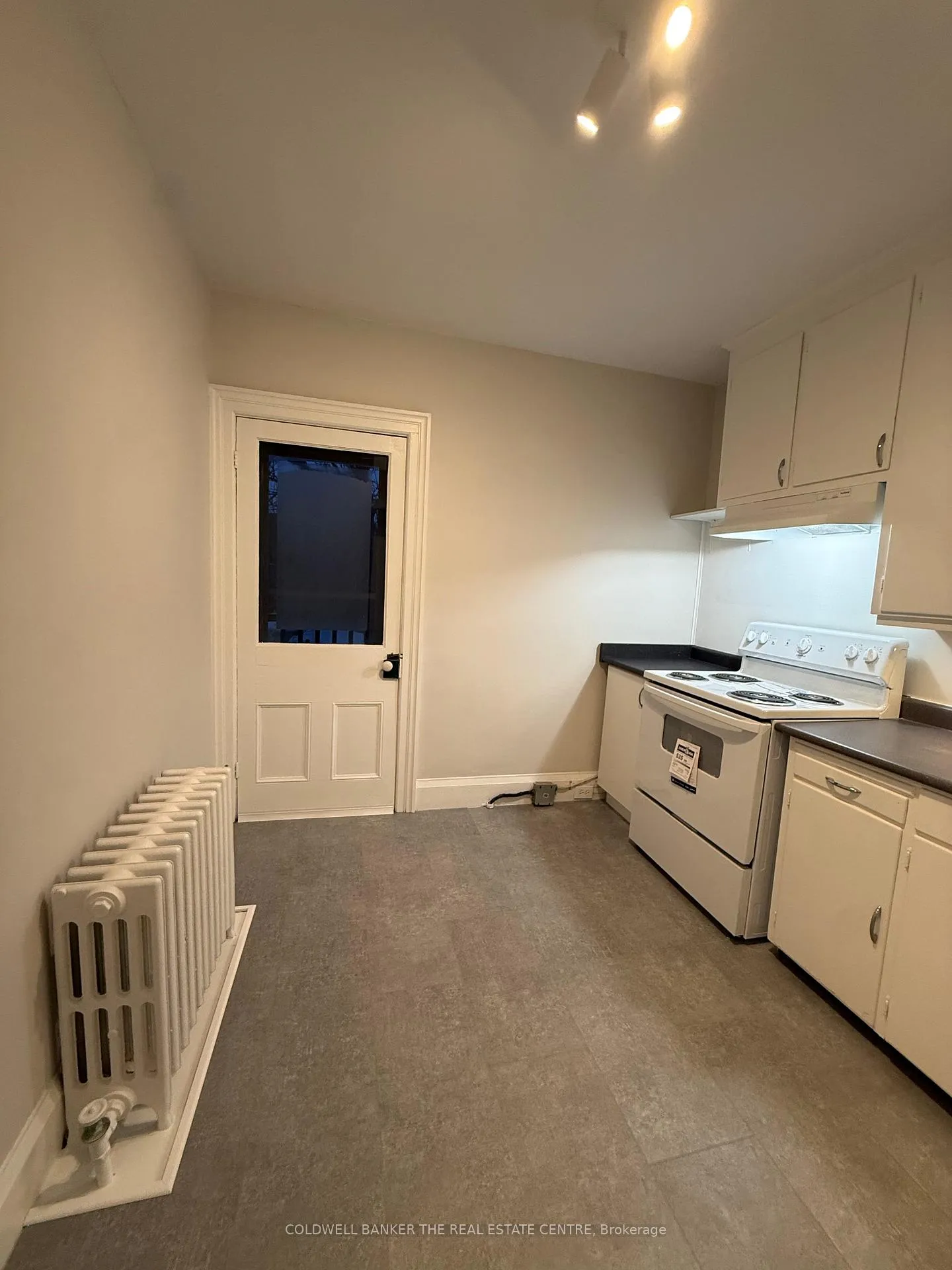 Photo 7 of Unit Upper, 59B Wellington Street E, Aurora, Aurora Village — HOMEH