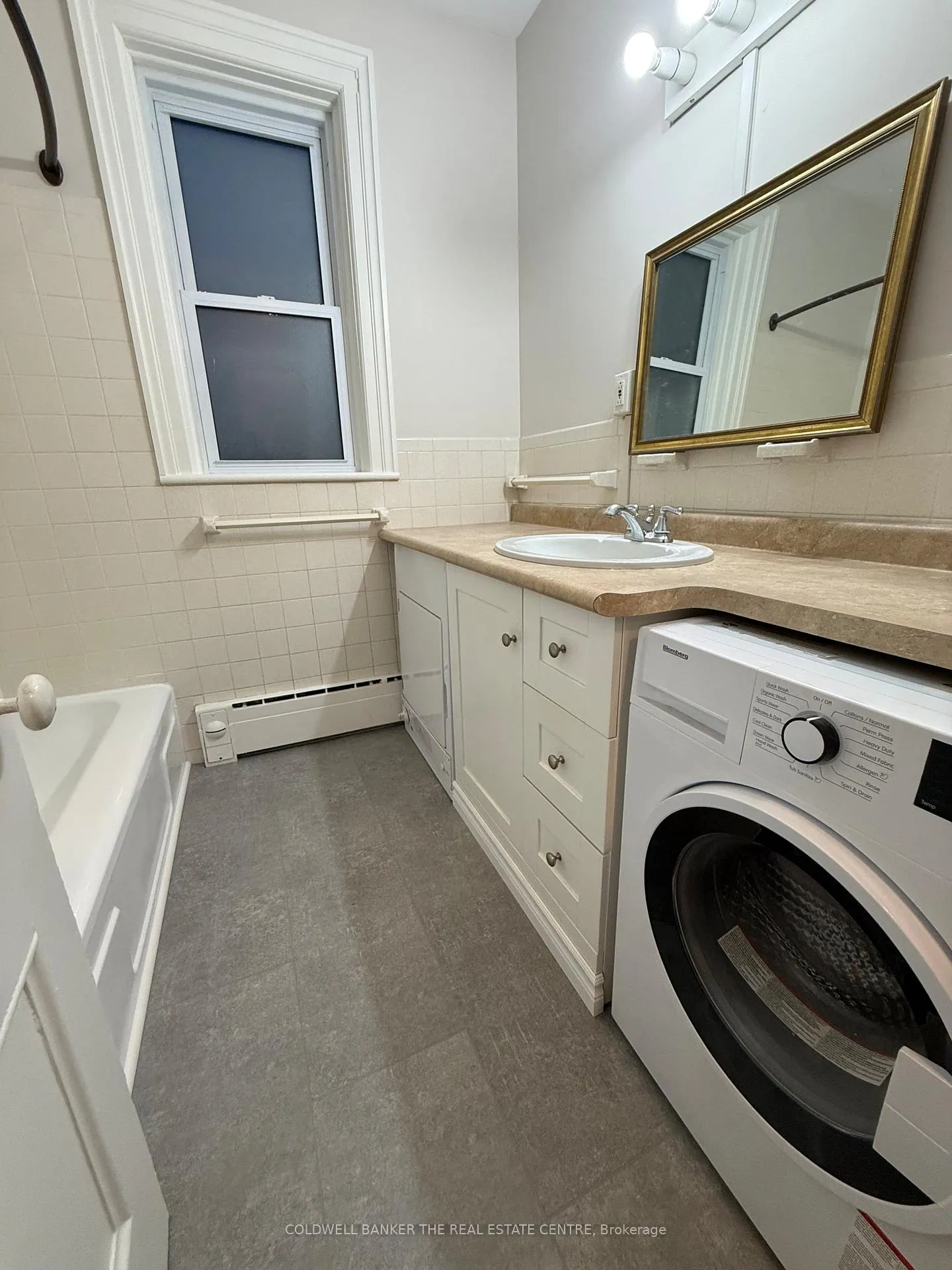 Photo 16 of Unit Upper, 59B Wellington Street E, Aurora, Aurora Village — HOMEH