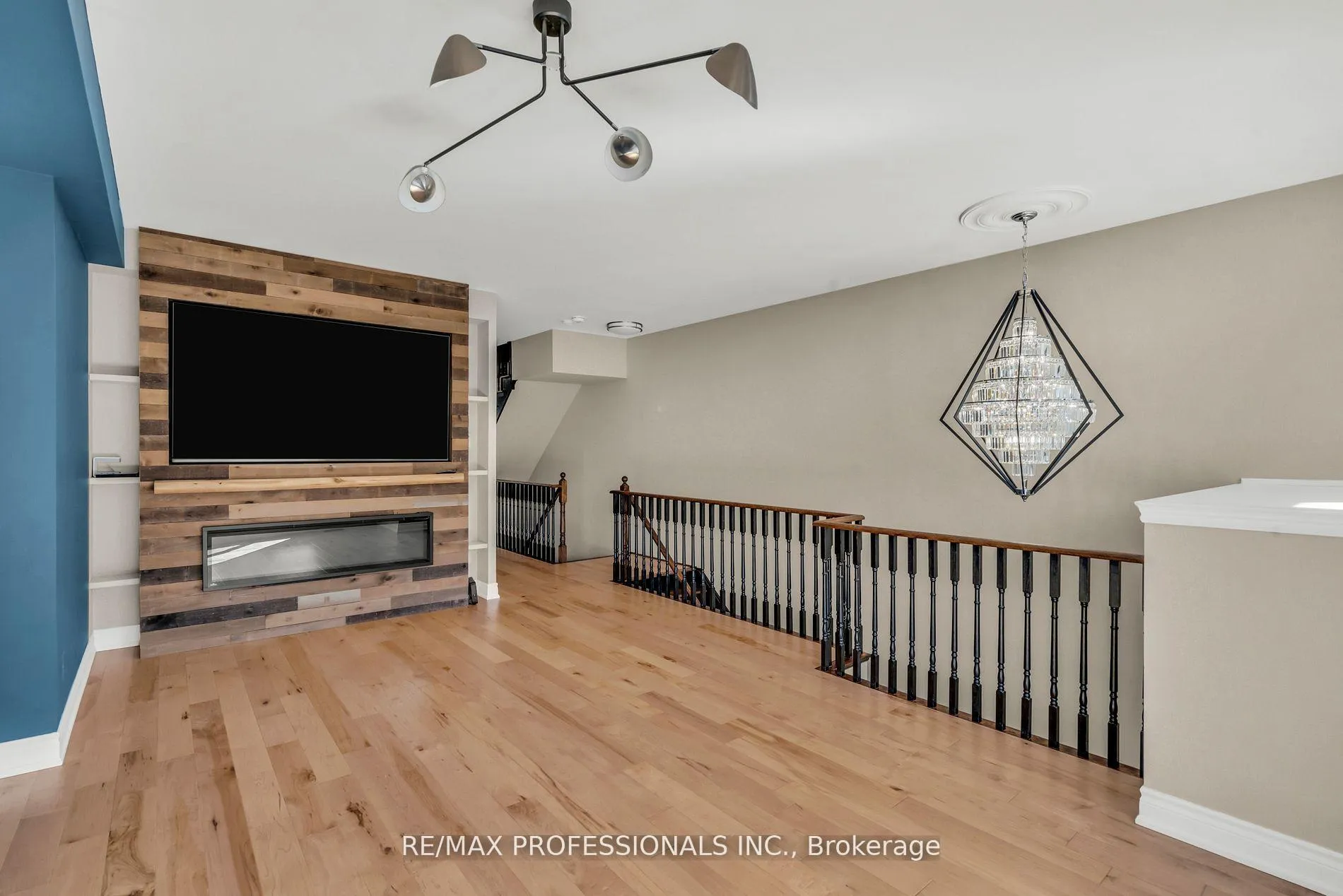 Photo 3 of 74 Dryden Way, Etobicoke, Willowridge-Martingrove-Richview — HOMEH