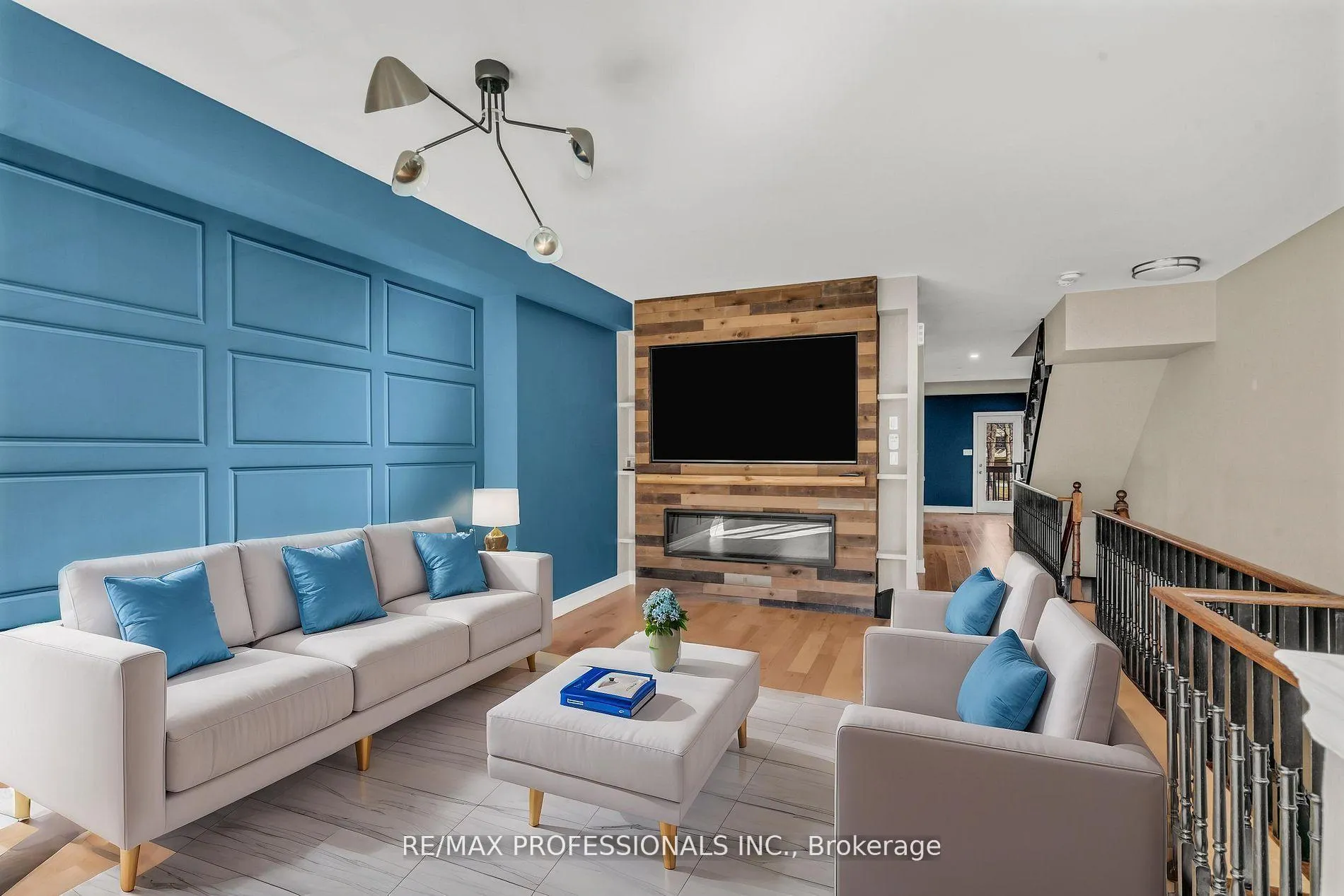 Photo 4 of 74 Dryden Way, Etobicoke, Willowridge-Martingrove-Richview — HOMEH