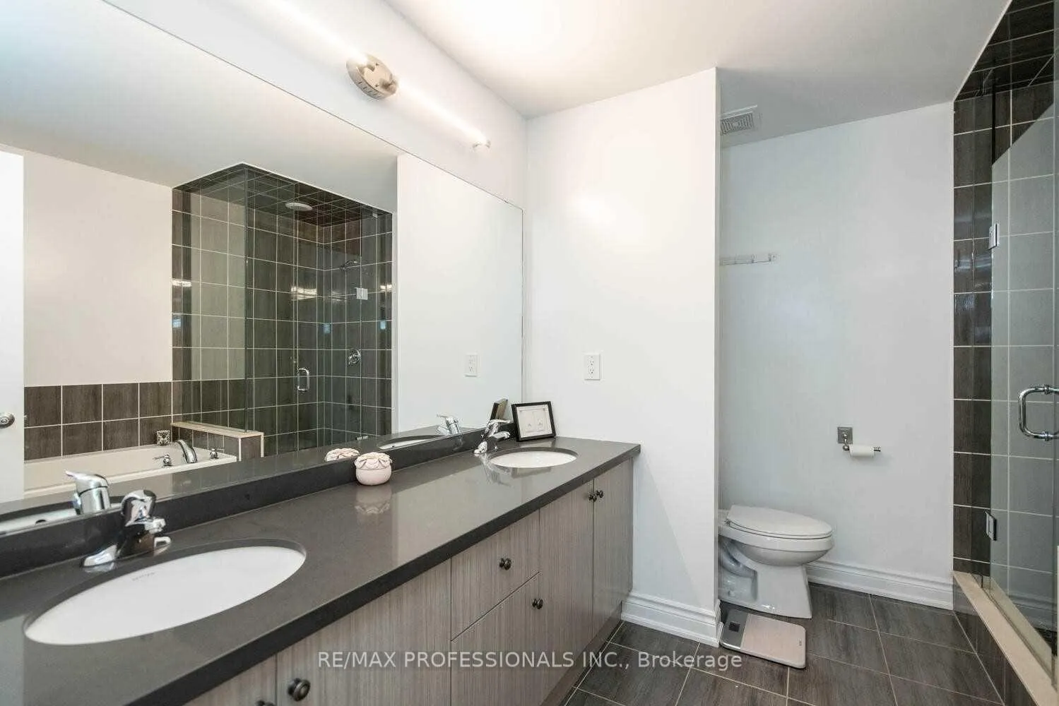 Photo 11 of 74 Dryden Way, Etobicoke, Willowridge-Martingrove-Richview — HOMEH