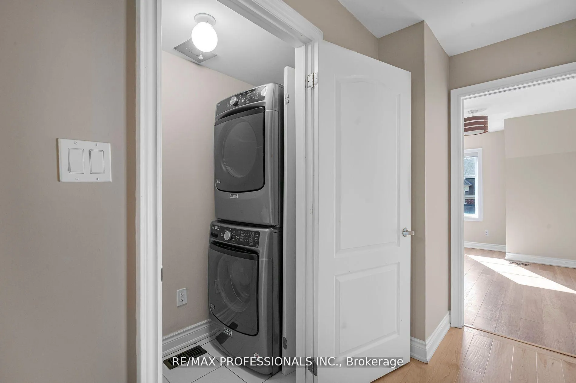 Photo 16 of 74 Dryden Way, Etobicoke, Willowridge-Martingrove-Richview — HOMEH