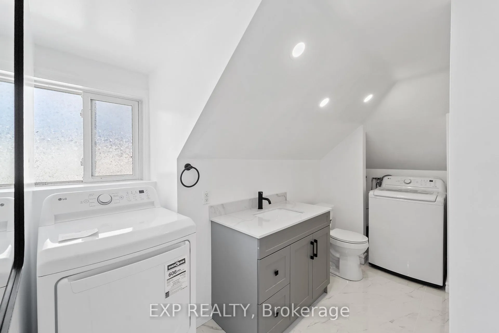 Photo 9 of Unit Unit A, 81 St Charles Street, Belleville, Belleville Ward — HOMEH
