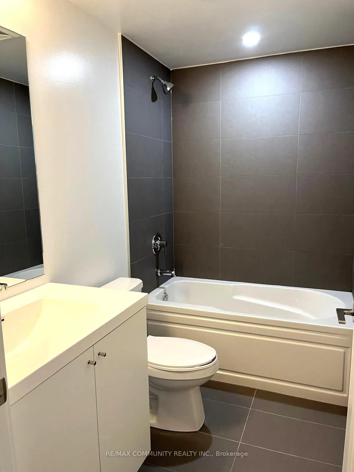Photo 13 of Unit 401, 2545 Simcoe Street N, Oshawa, Windfields — HOMEH