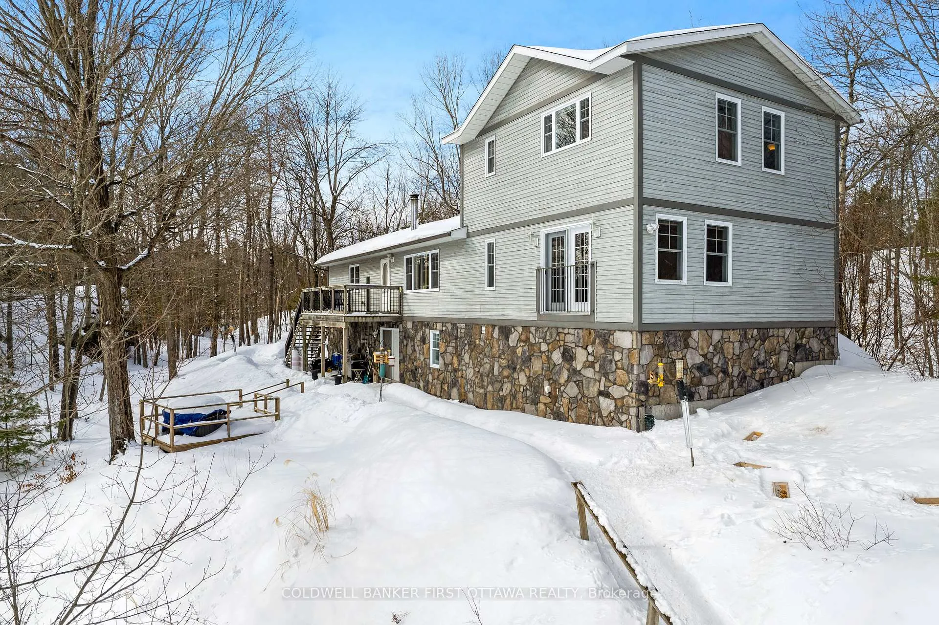 Front of Unit 14b, 166 O'Brien Lake Lane