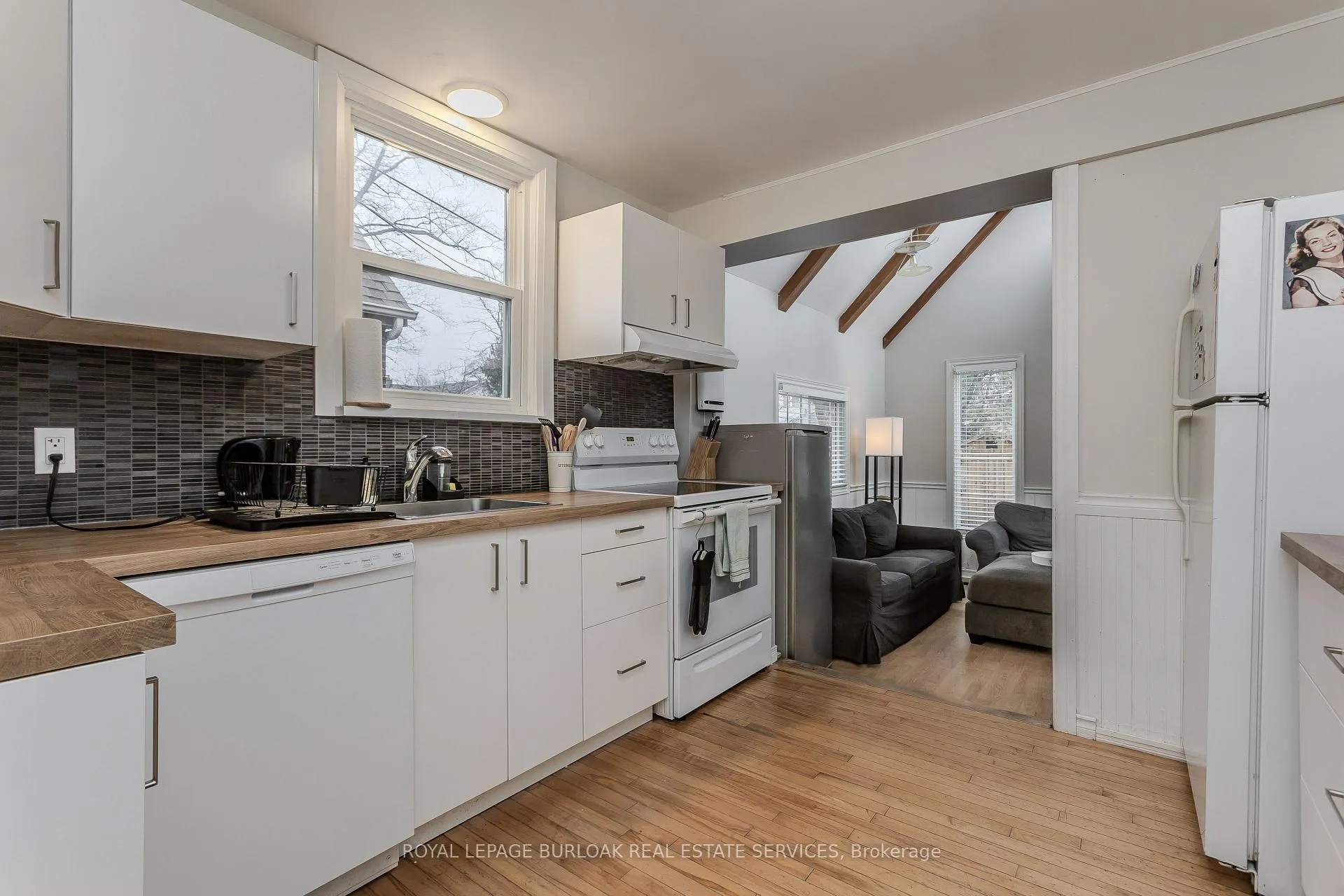 Photo 5 of 34 Hollywood Street N, Hamilton, Ainslie Wood — HOMEH
